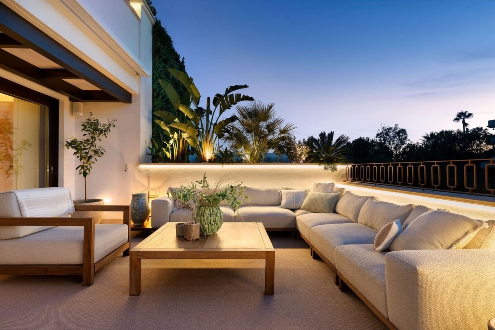 3 bedroom Flat for rent in Marbella with pool - € 2,200 (Ref: 10033218)