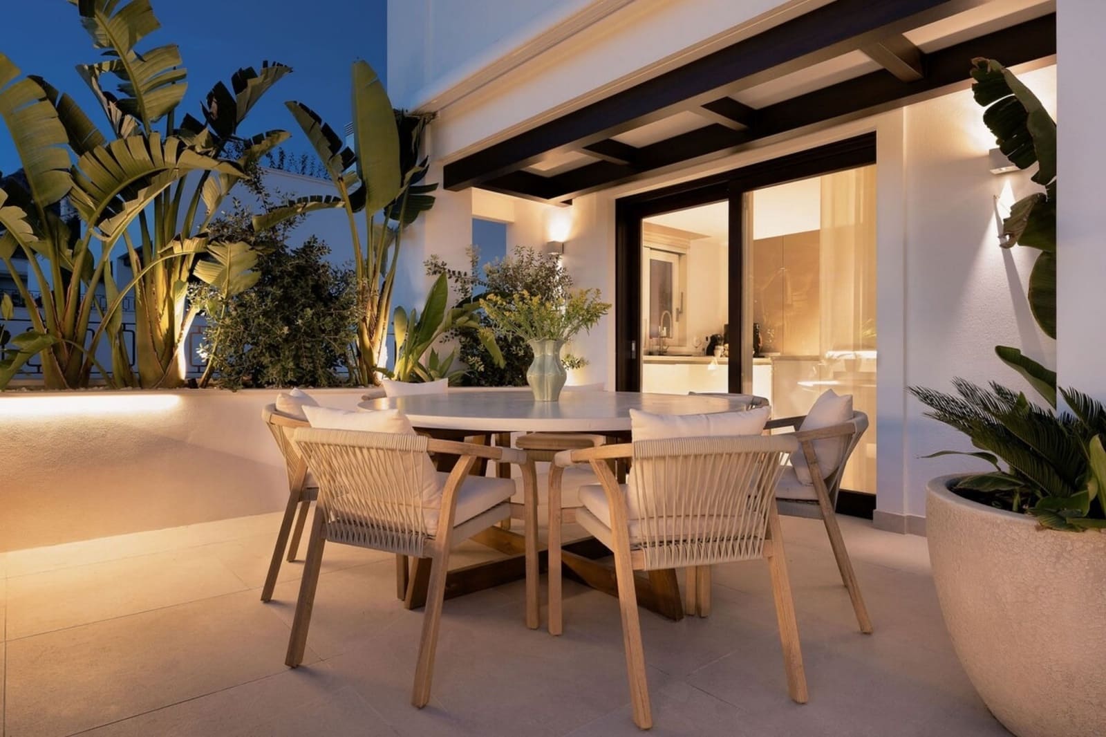 3 bedroom Flat for rent in Marbella with pool - € 2,200 (Ref: 10033218)