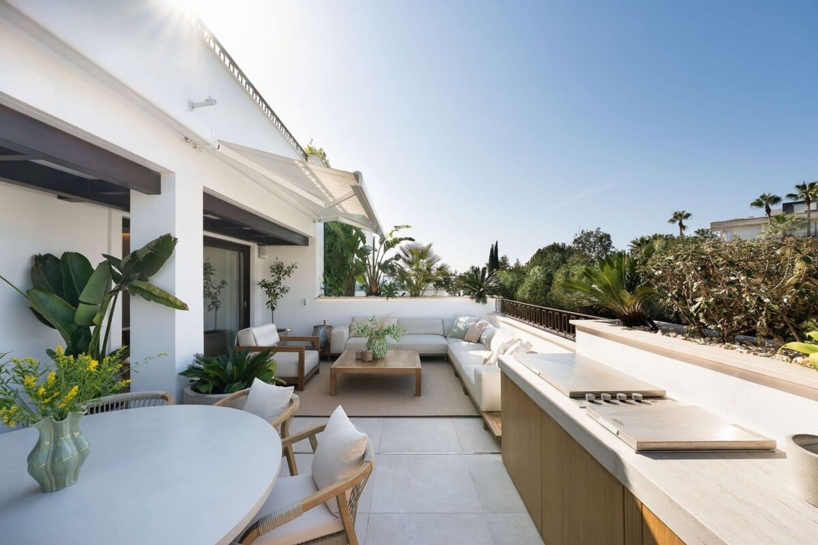 3 bedroom Flat for rent in Marbella with pool - € 2,200 (Ref: 10033218)