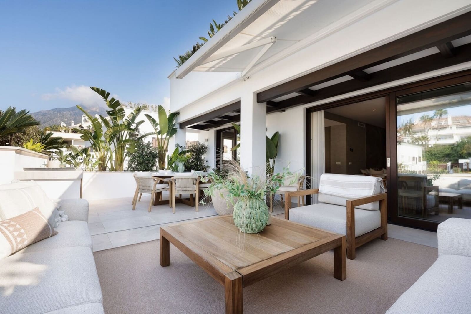3 bedroom Flat for rent in Marbella with pool - € 2,200 (Ref: 10033218)