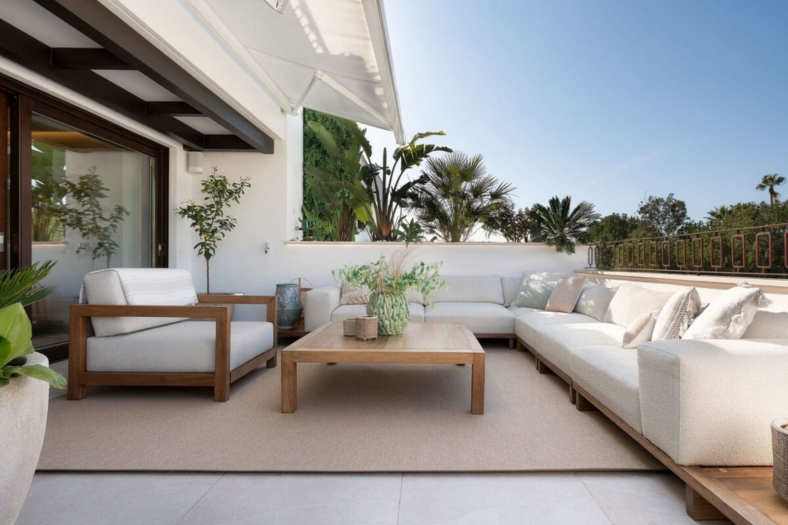 3 bedroom Flat for rent in Marbella with pool - € 2,200 (Ref: 10033218)