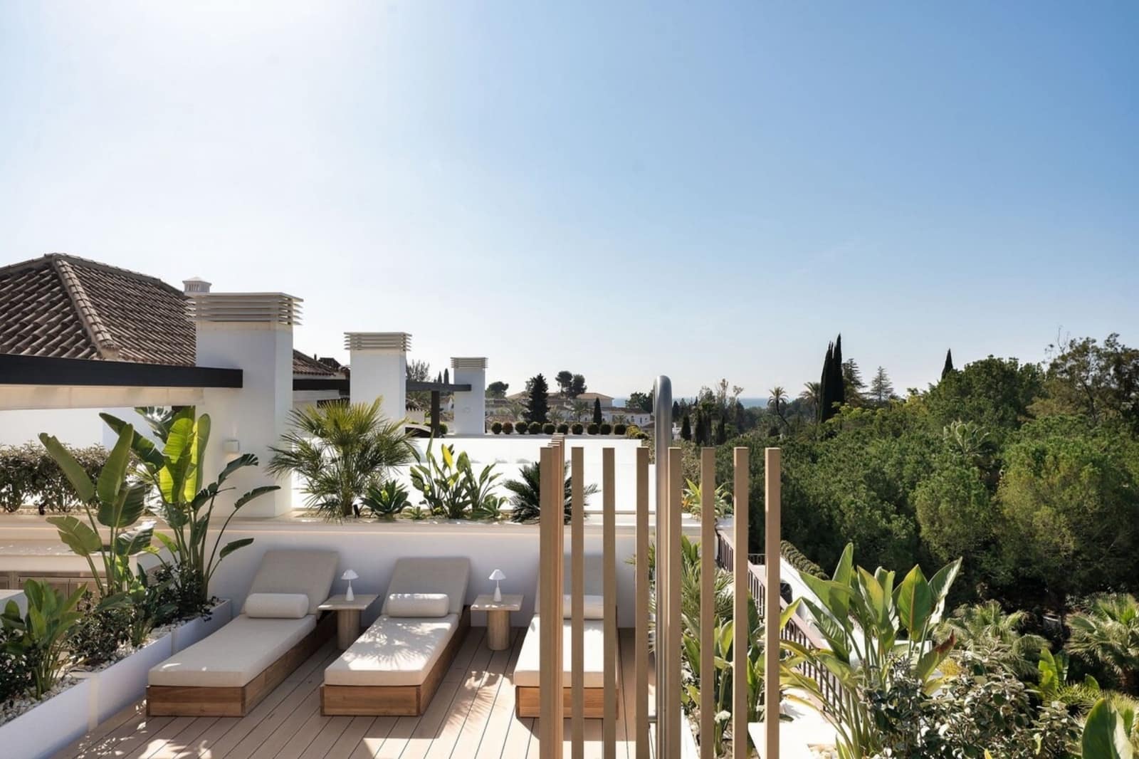 3 bedroom Flat for rent in Marbella with pool - € 2,200 (Ref: 10033218)