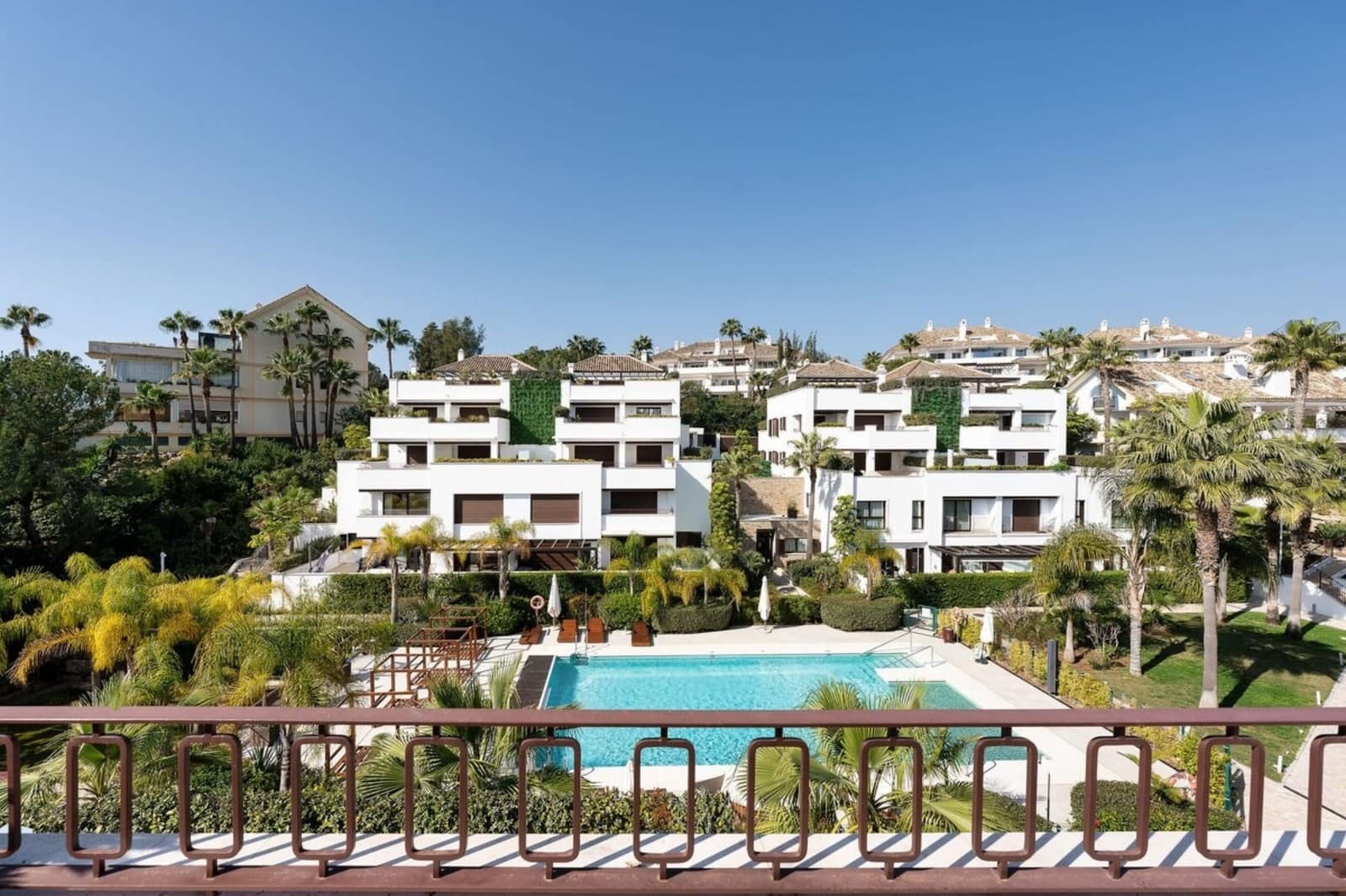 3 bedroom Flat for rent in Marbella with pool - € 2,200 (Ref: 10033218)