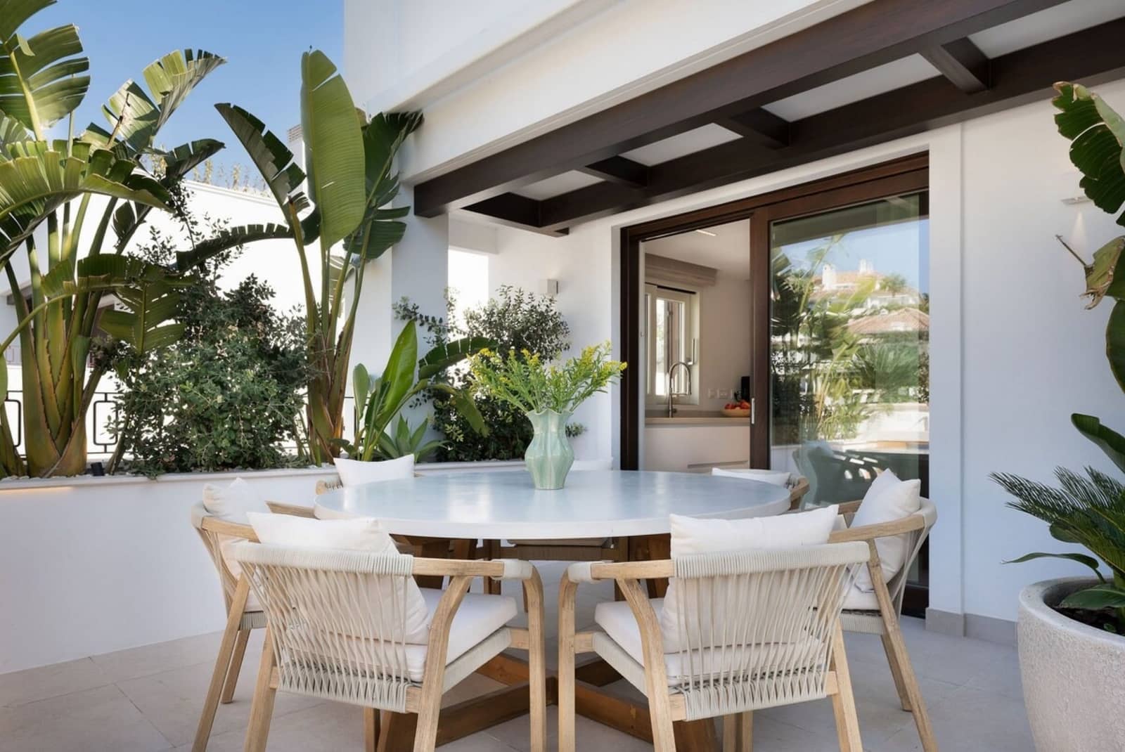 3 bedroom Flat for rent in Marbella with pool - € 2,200 (Ref: 10033218)