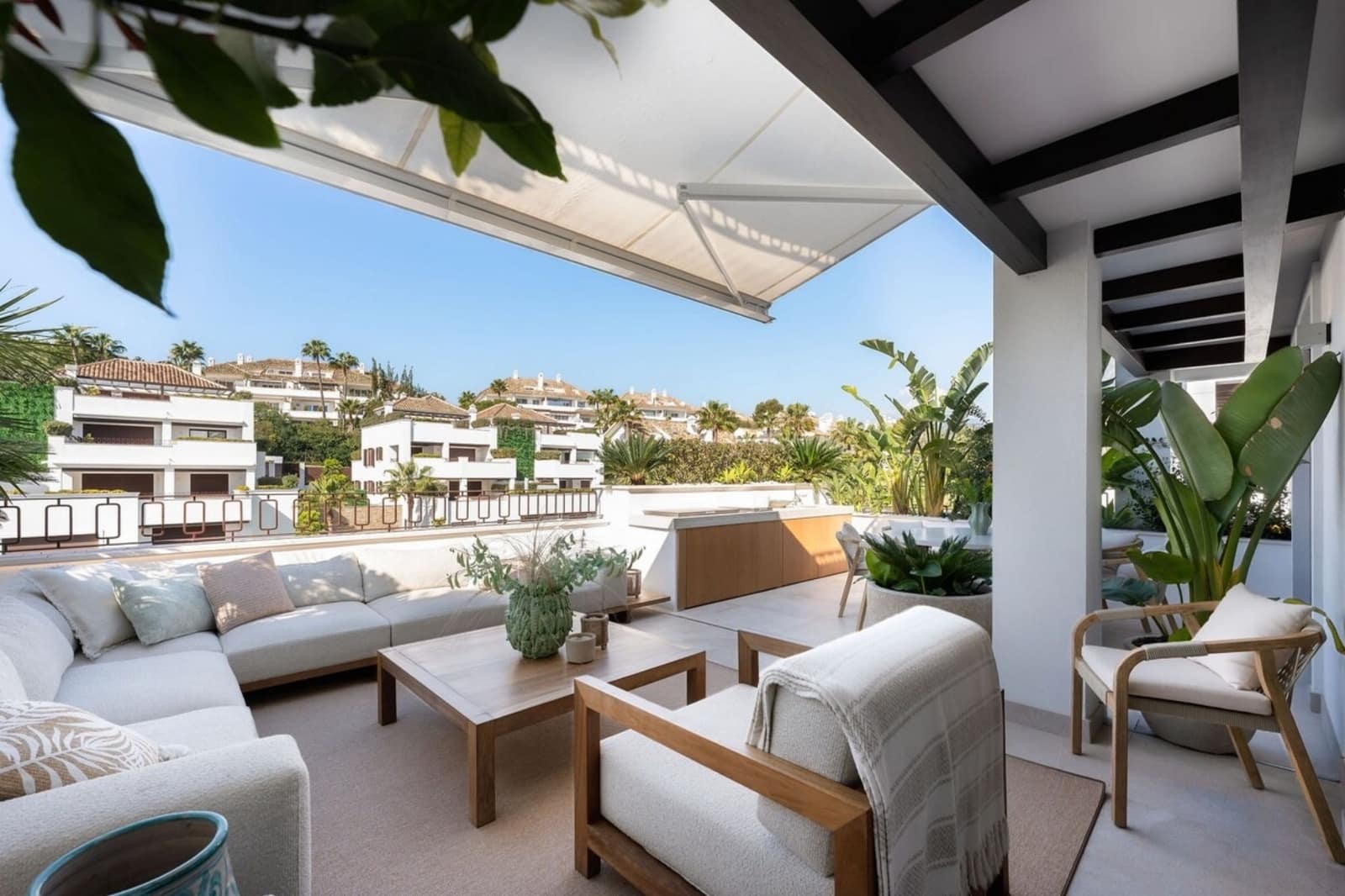 3 bedroom Flat for rent in Marbella with pool - € 2,200 (Ref: 10033218)