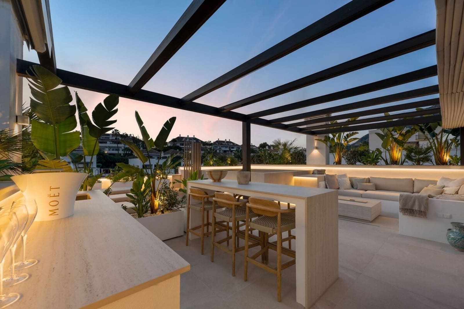 3 bedroom Flat for rent in Marbella with pool - € 2,200 (Ref: 10033218)