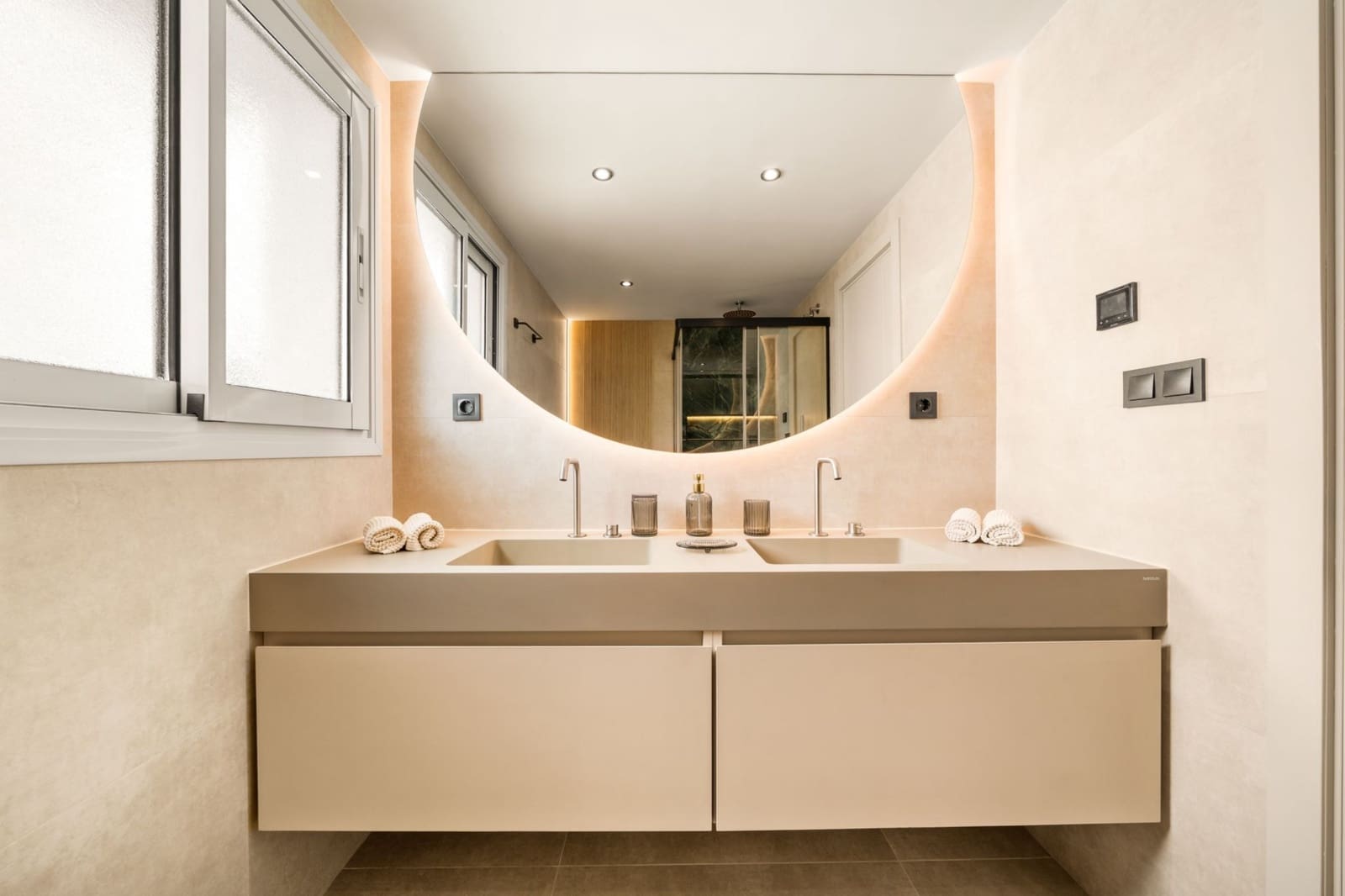 3 slaapkamer Penthouse te huur in Marbella met zwembad - € 2.400 (Ref: 10033220)