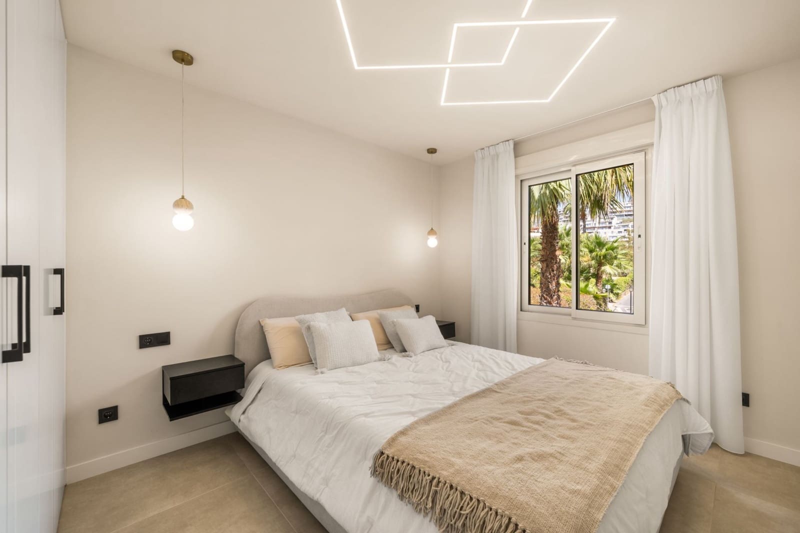 3 slaapkamer Penthouse te huur in Marbella met zwembad - € 2.400 (Ref: 10033220)