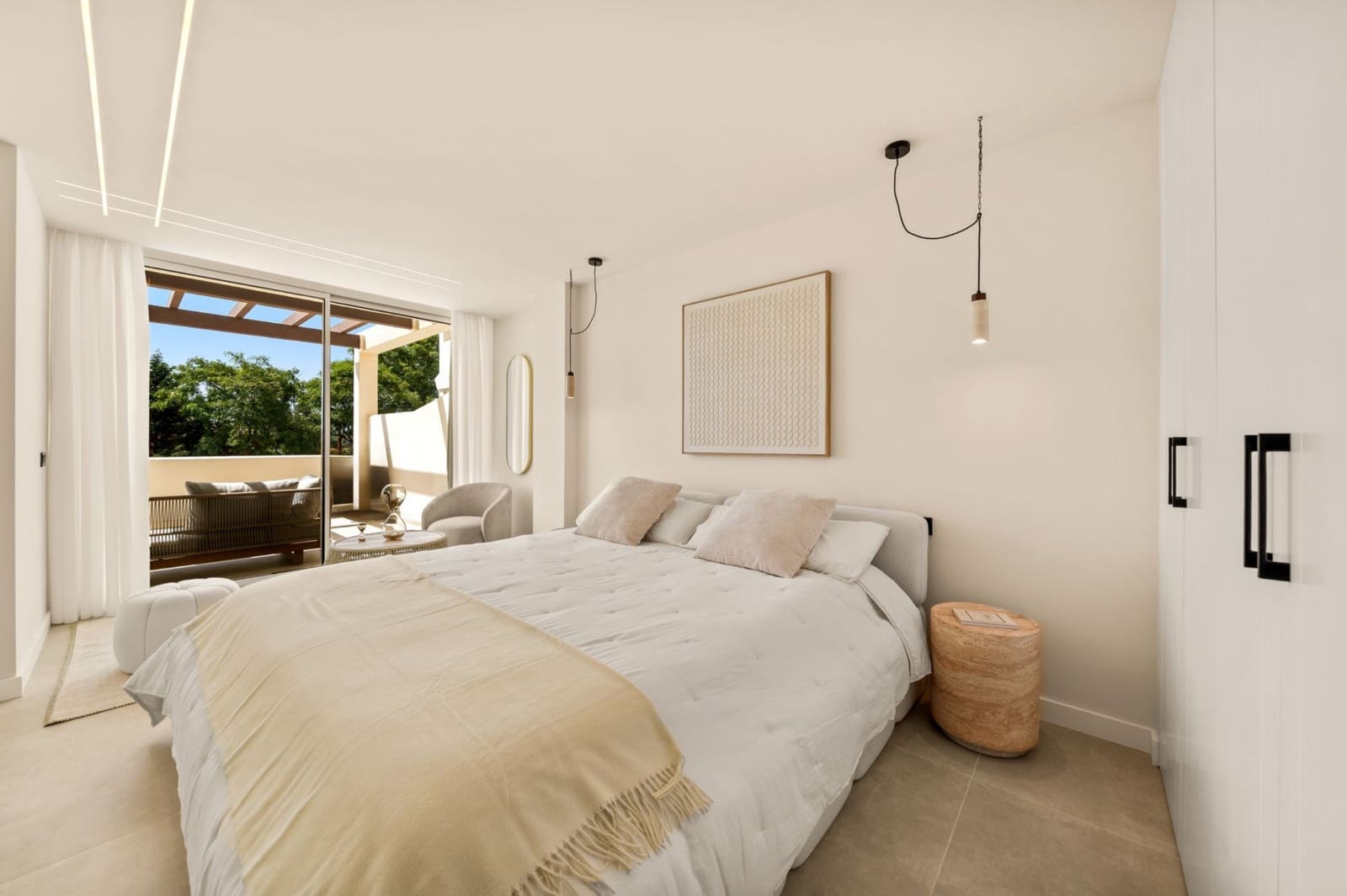 3 slaapkamer Penthouse te huur in Marbella met zwembad - € 2.400 (Ref: 10033220)