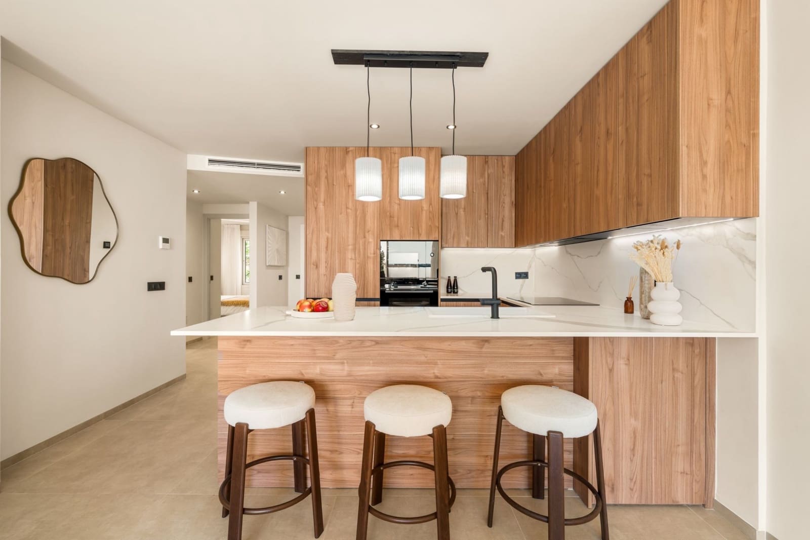 3 slaapkamer Penthouse te huur in Marbella met zwembad - € 2.400 (Ref: 10033220)