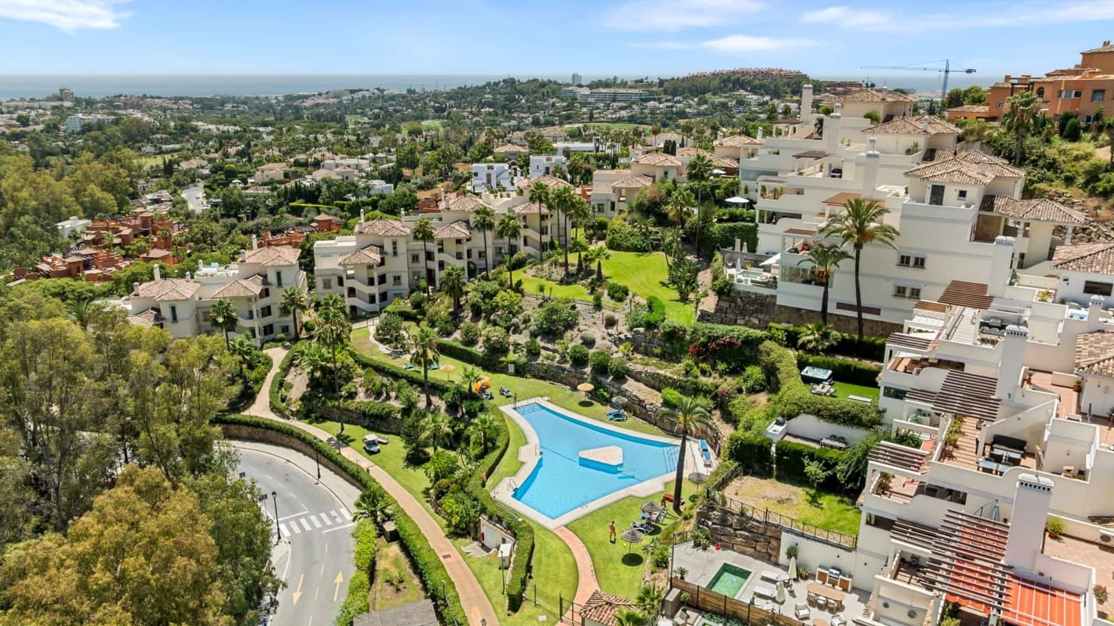 3 slaapkamer Penthouse te huur in Marbella met zwembad - € 2.400 (Ref: 10033220)