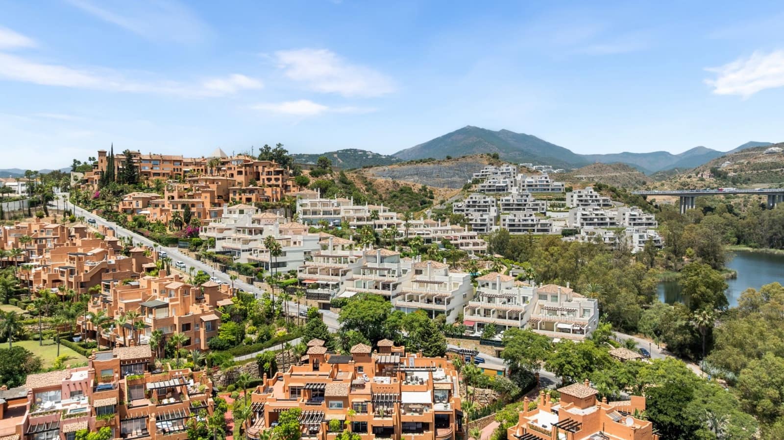 3 slaapkamer Penthouse te huur in Marbella met zwembad - € 2.400 (Ref: 10033220)
