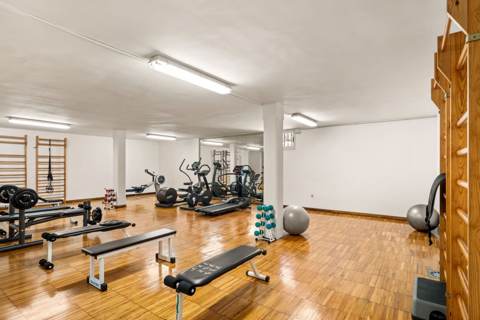 3 slaapkamer Penthouse te huur in Marbella met zwembad - € 2.400 (Ref: 10033220)