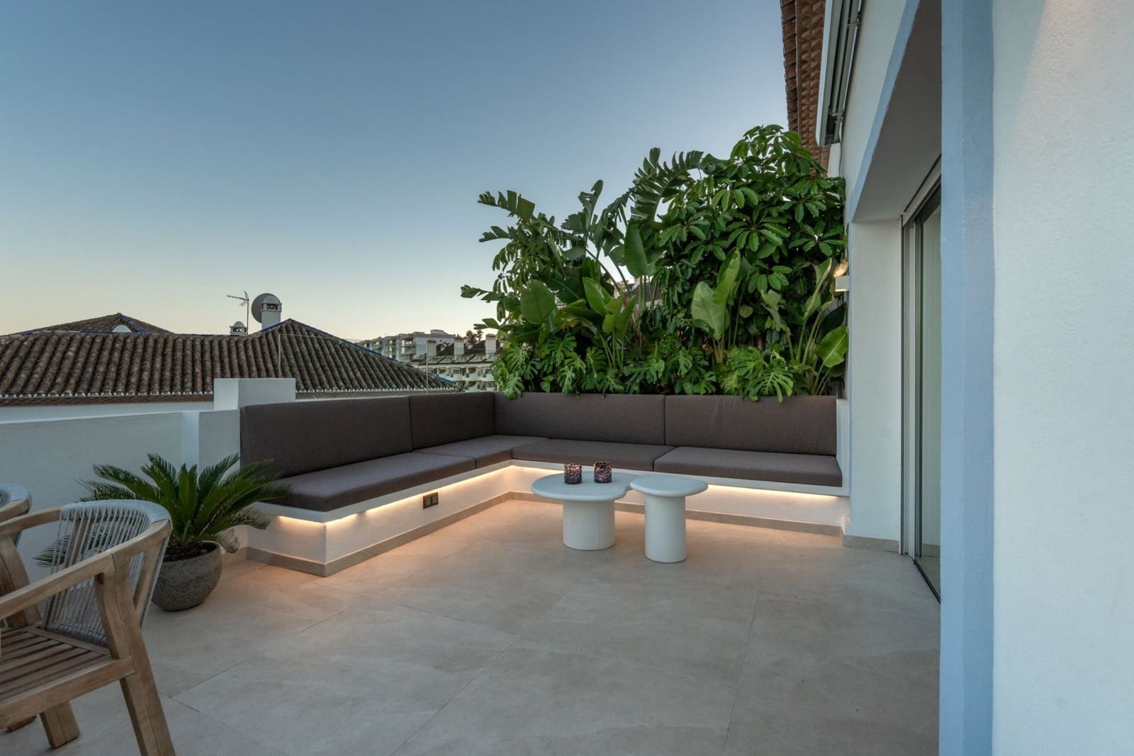 3 sovrum Takvåning att hyra i Marbella - 2 500 € (Ref: 10033221)