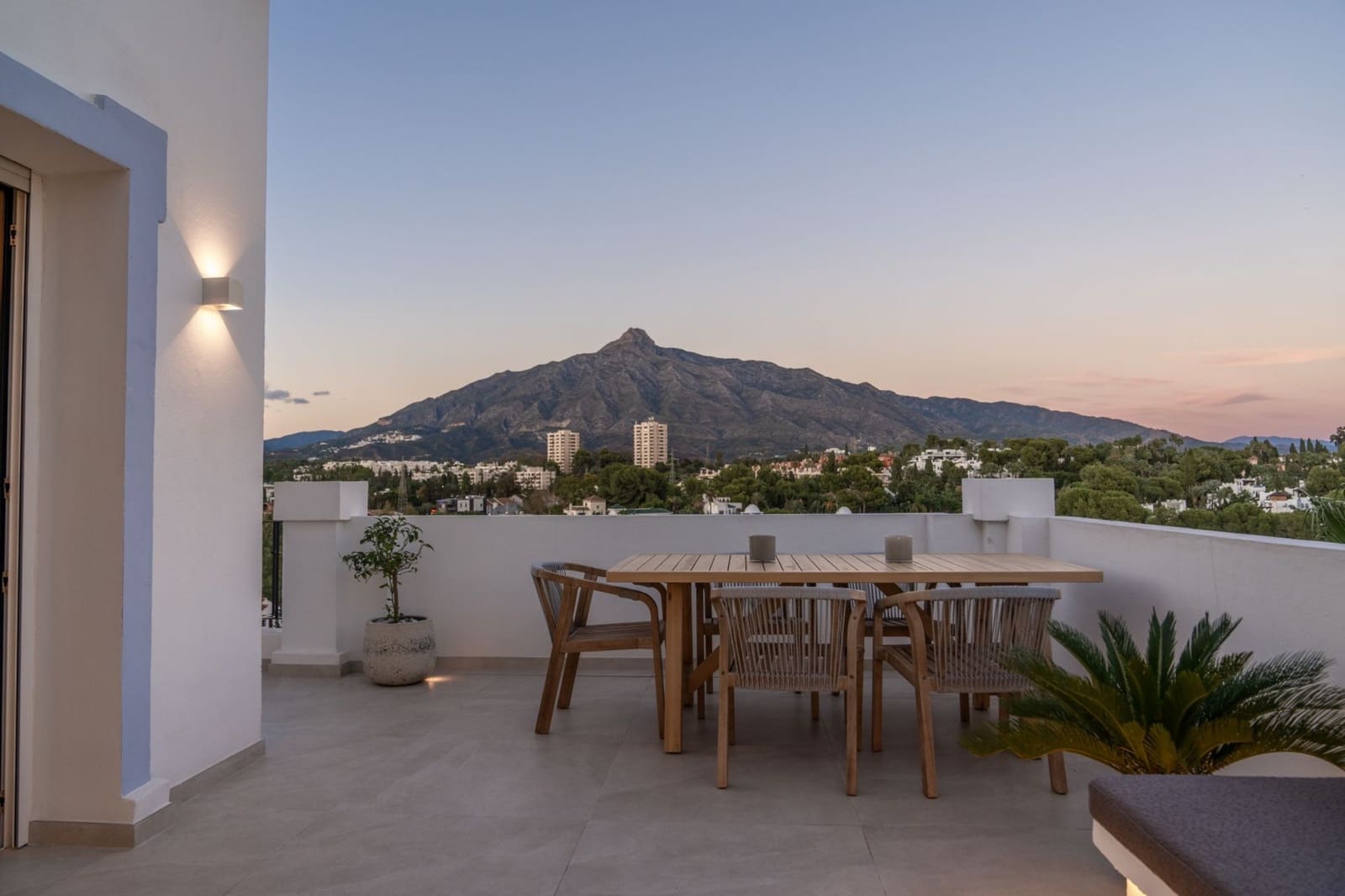 3 sovrum Takvåning att hyra i Marbella - 2 500 € (Ref: 10033221)