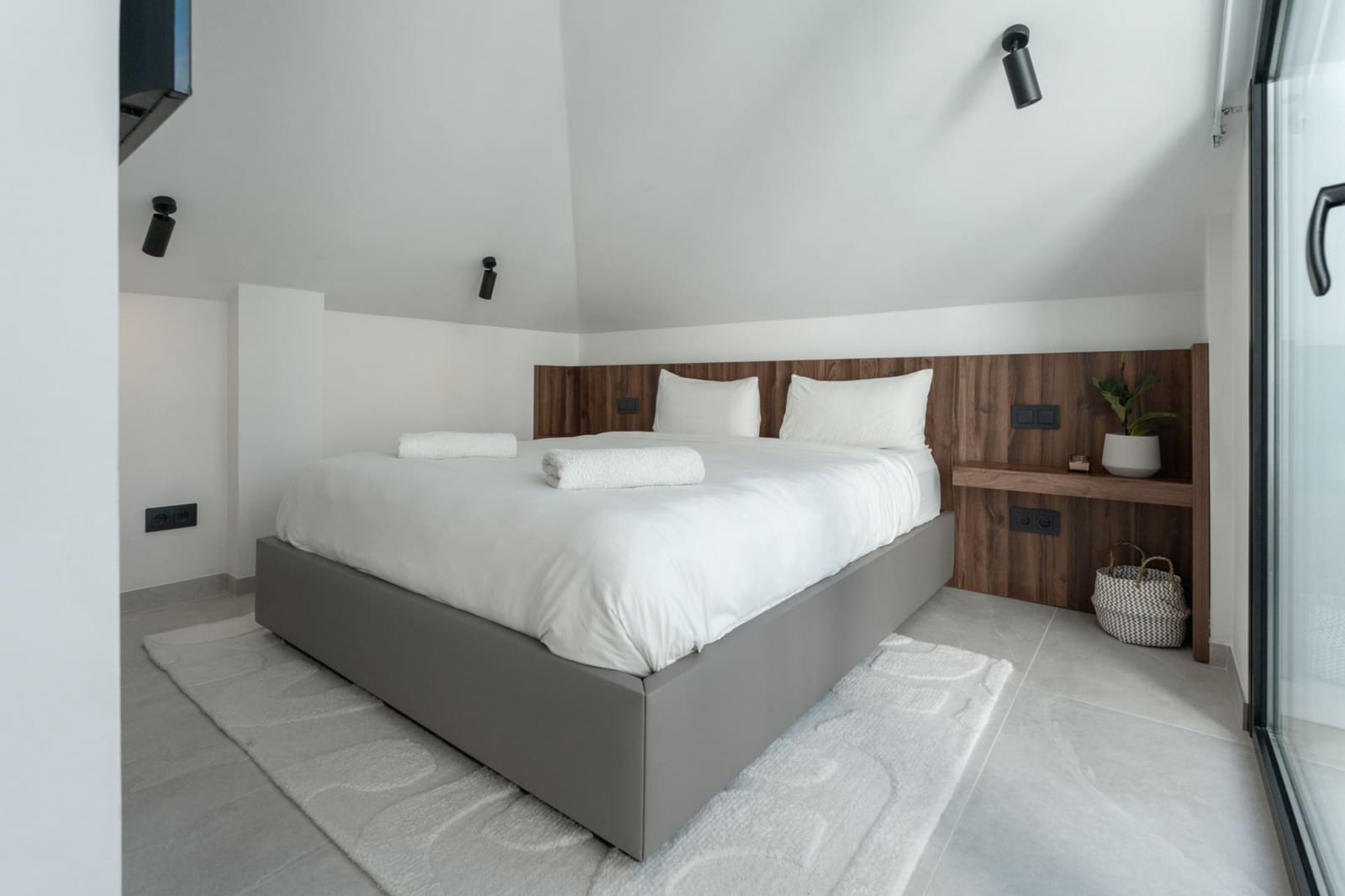 3 sovrum Takvåning att hyra i Marbella - 2 500 € (Ref: 10033221)