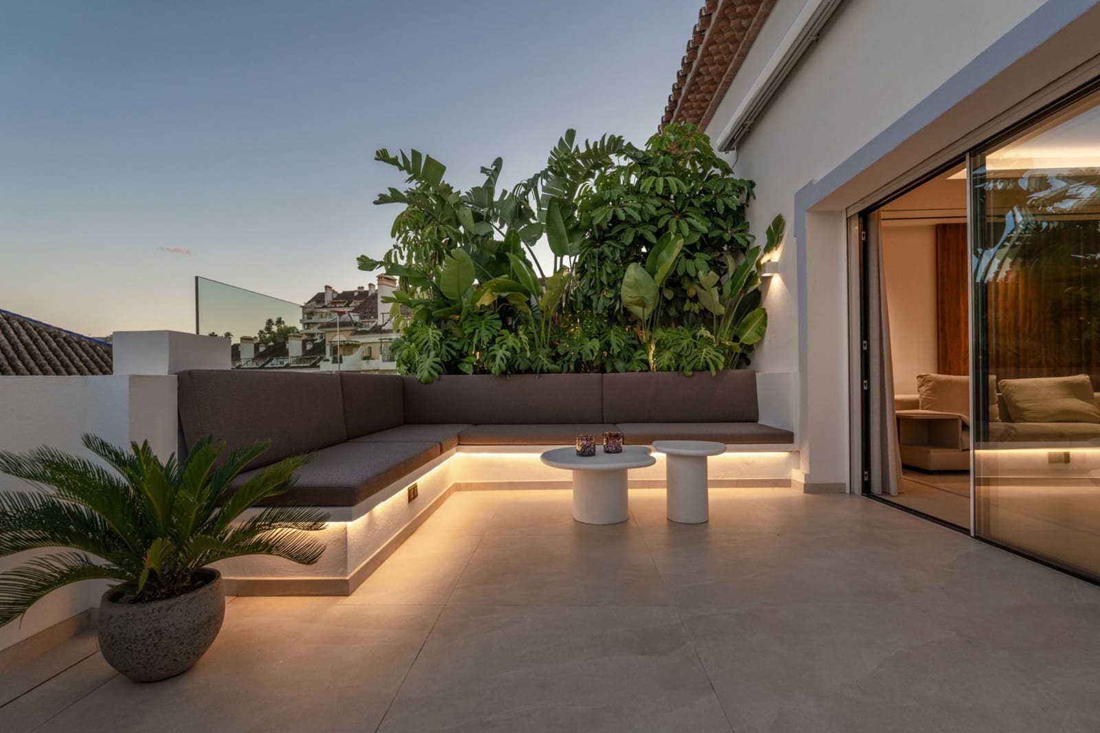 3 sovrum Takvåning att hyra i Marbella - 2 500 € (Ref: 10033221)