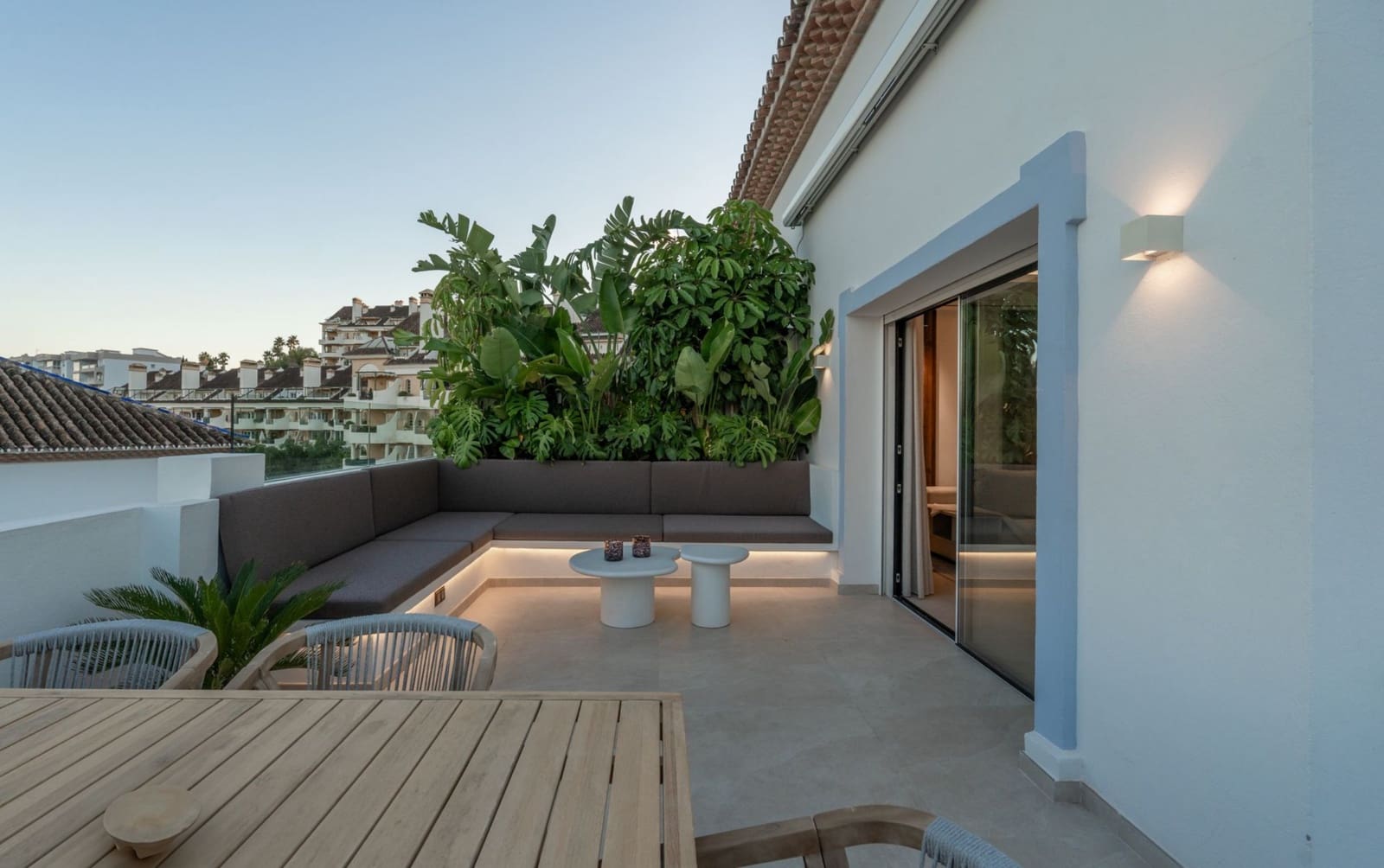 3 sovrum Takvåning att hyra i Marbella - 2 500 € (Ref: 10033221)