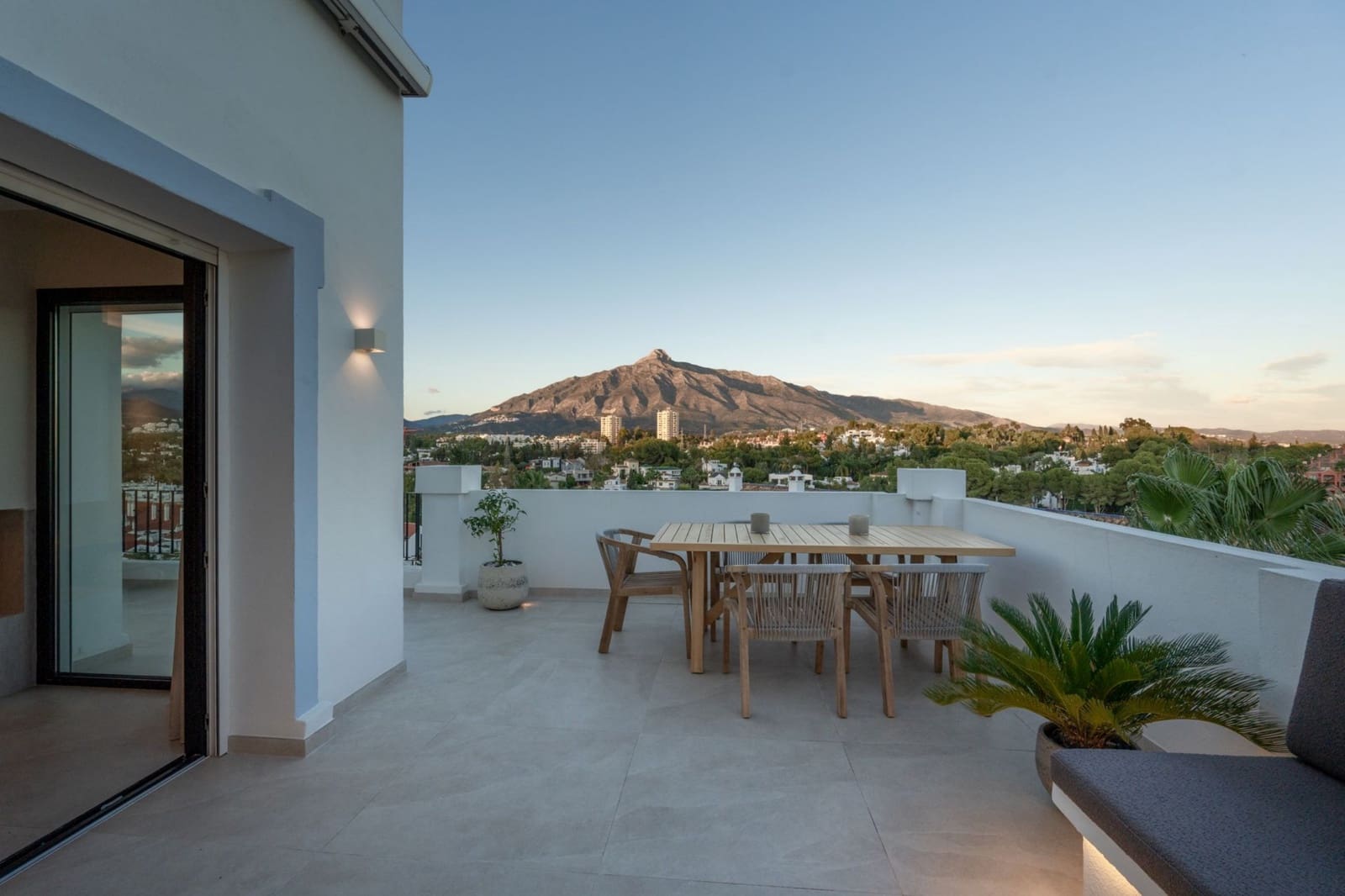 3 sovrum Takvåning att hyra i Marbella - 2 500 € (Ref: 10033221)