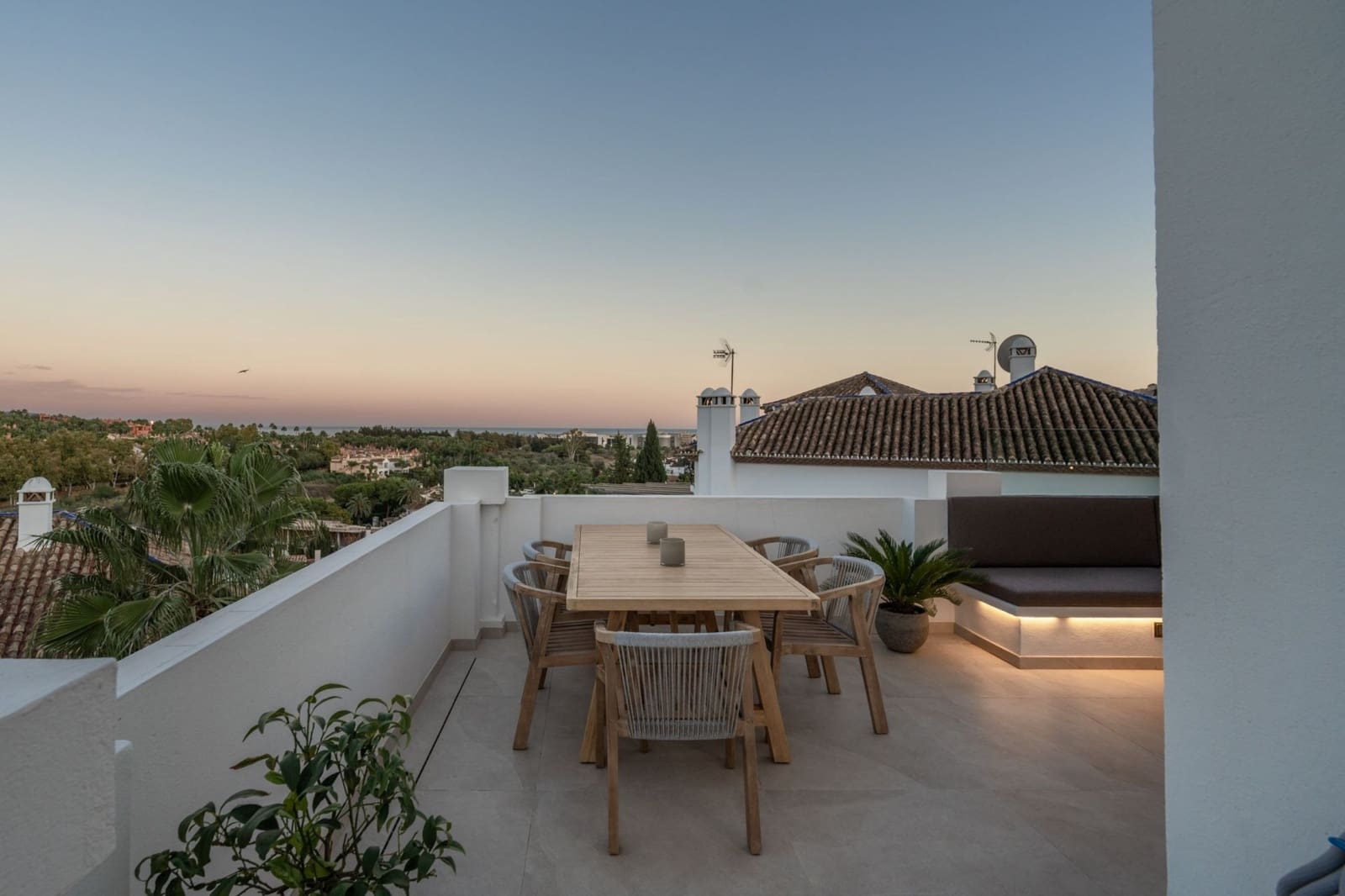 3 sovrum Takvåning att hyra i Marbella - 2 500 € (Ref: 10033221)