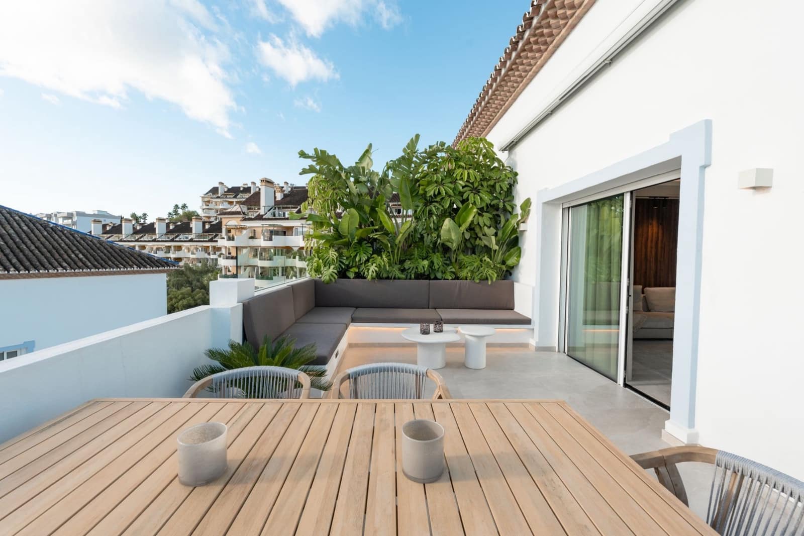 3 sovrum Takvåning att hyra i Marbella - 2 500 € (Ref: 10033221)
