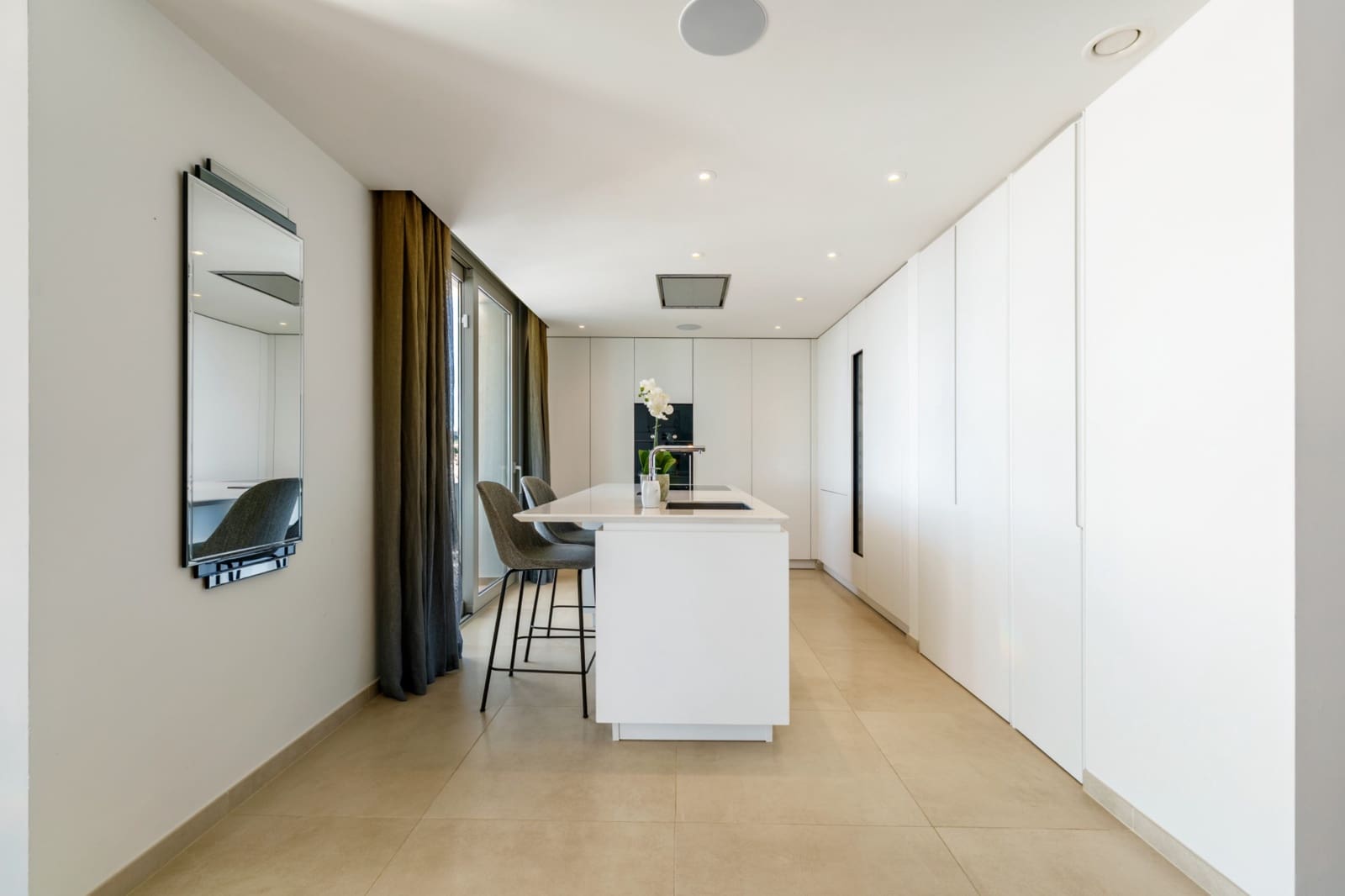 3 slaapkamer Penthouse te huur in Marbella met zwembad garage - € 2.300 (Ref: 10033222)