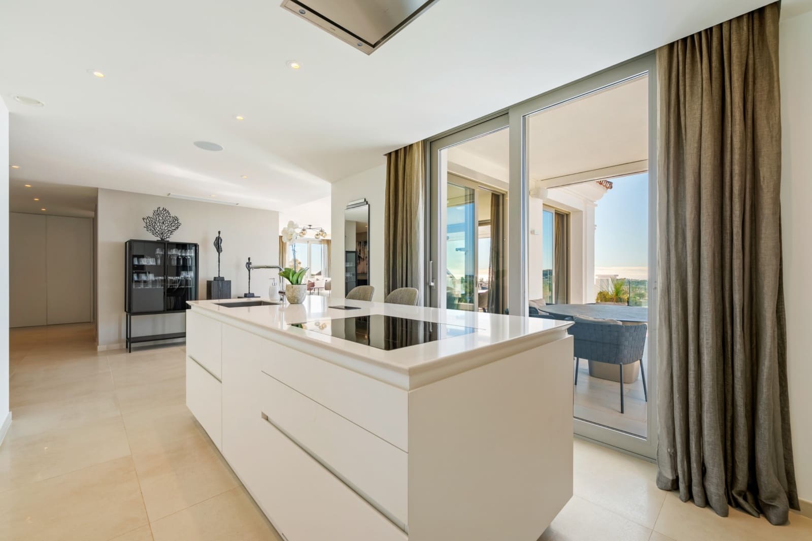 3 slaapkamer Penthouse te huur in Marbella met zwembad garage - € 2.300 (Ref: 10033222)