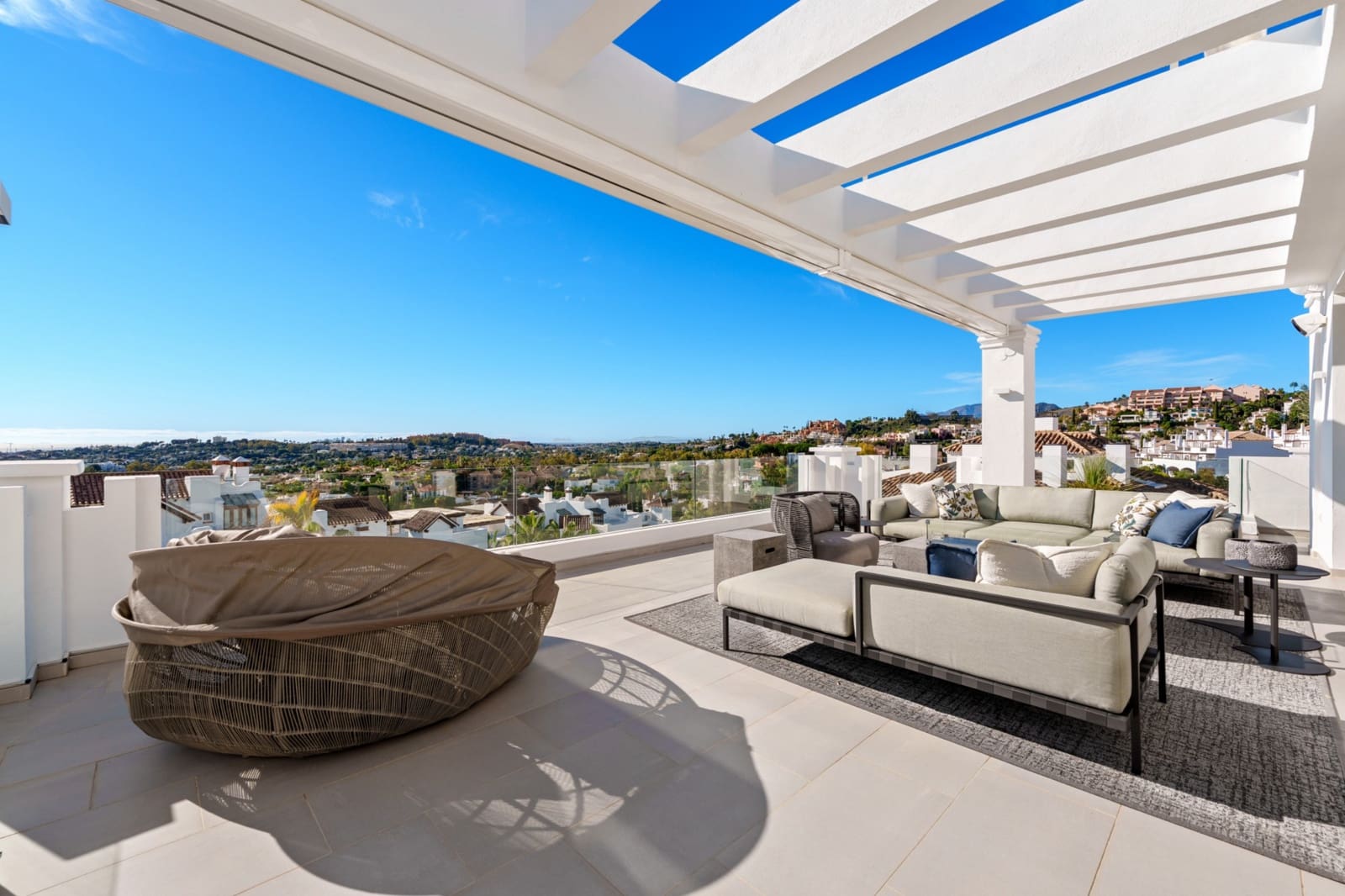 3 slaapkamer Penthouse te huur in Marbella met zwembad garage - € 2.300 (Ref: 10033222)