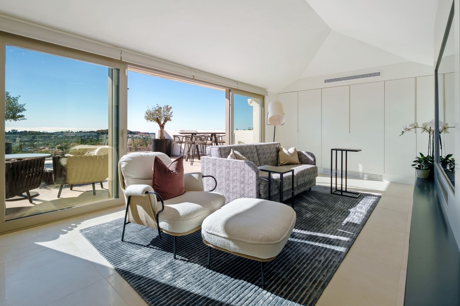 3 slaapkamer Penthouse te huur in Marbella met zwembad garage - € 2.300 (Ref: 10033222)
