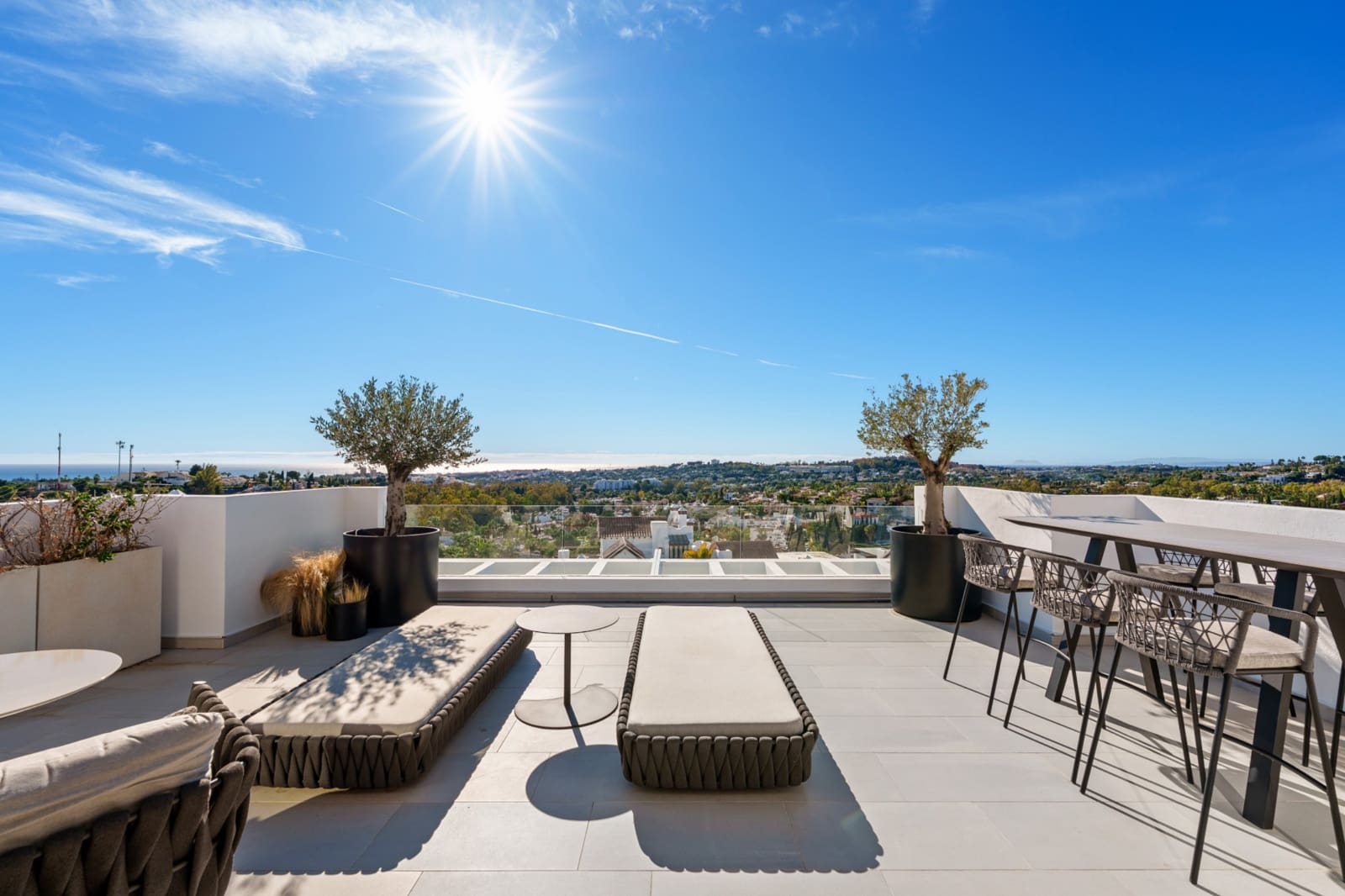 3 slaapkamer Penthouse te huur in Marbella met zwembad garage - € 2.300 (Ref: 10033222)