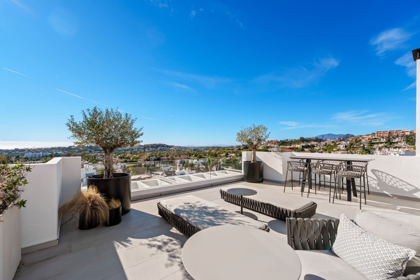 3 slaapkamer Penthouse te huur in Marbella met zwembad garage - € 2.300 (Ref: 10033222)
