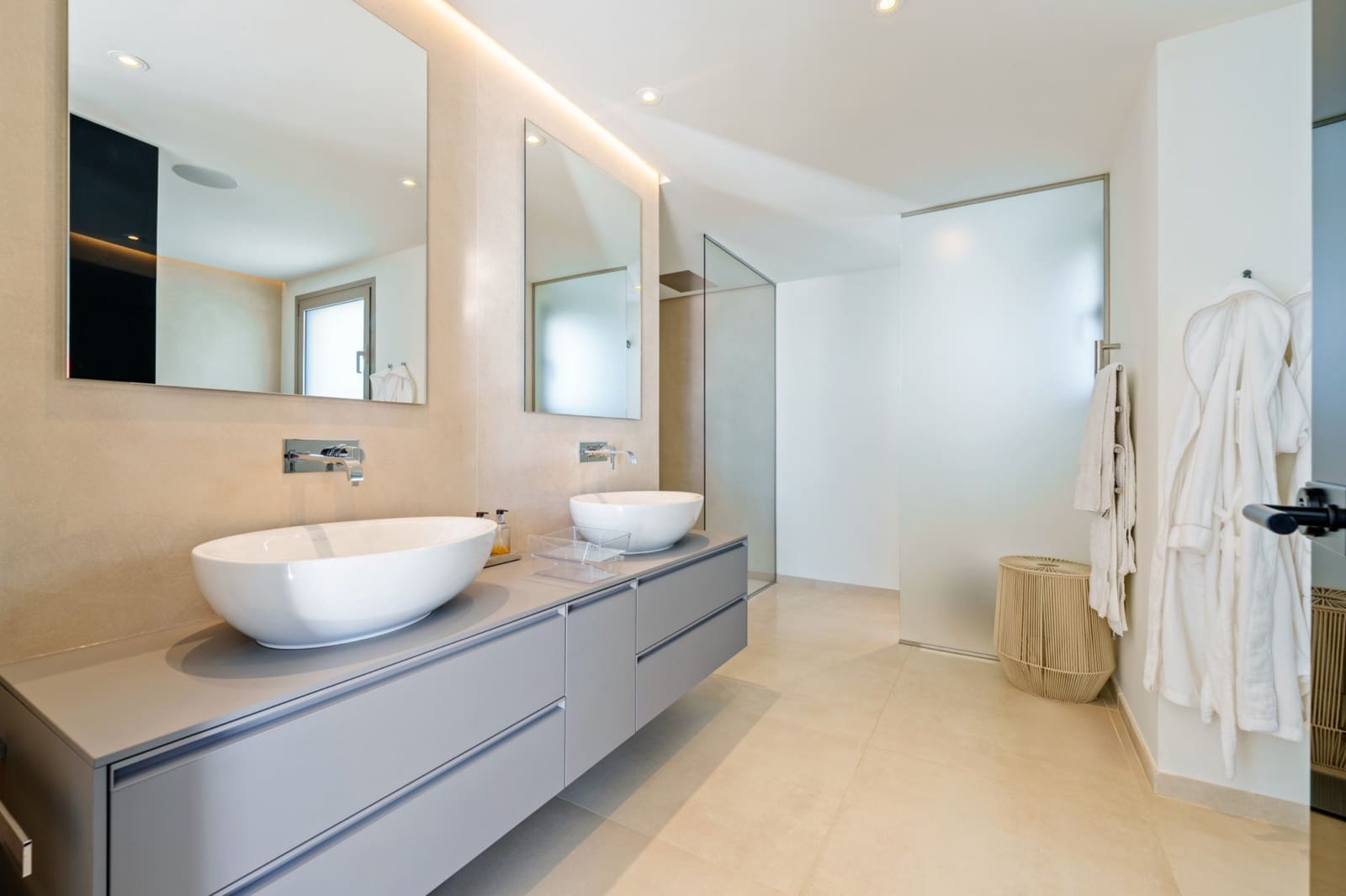 3 slaapkamer Penthouse te huur in Marbella met zwembad garage - € 2.300 (Ref: 10033222)