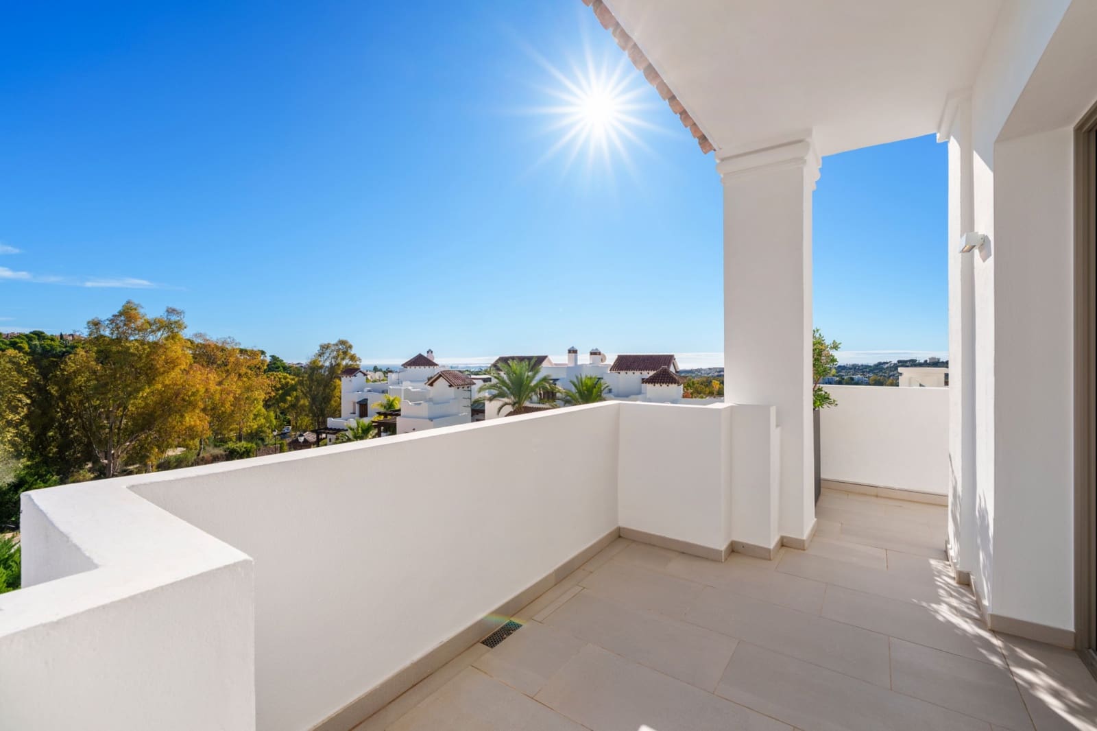 3 slaapkamer Penthouse te huur in Marbella met zwembad garage - € 2.300 (Ref: 10033222)