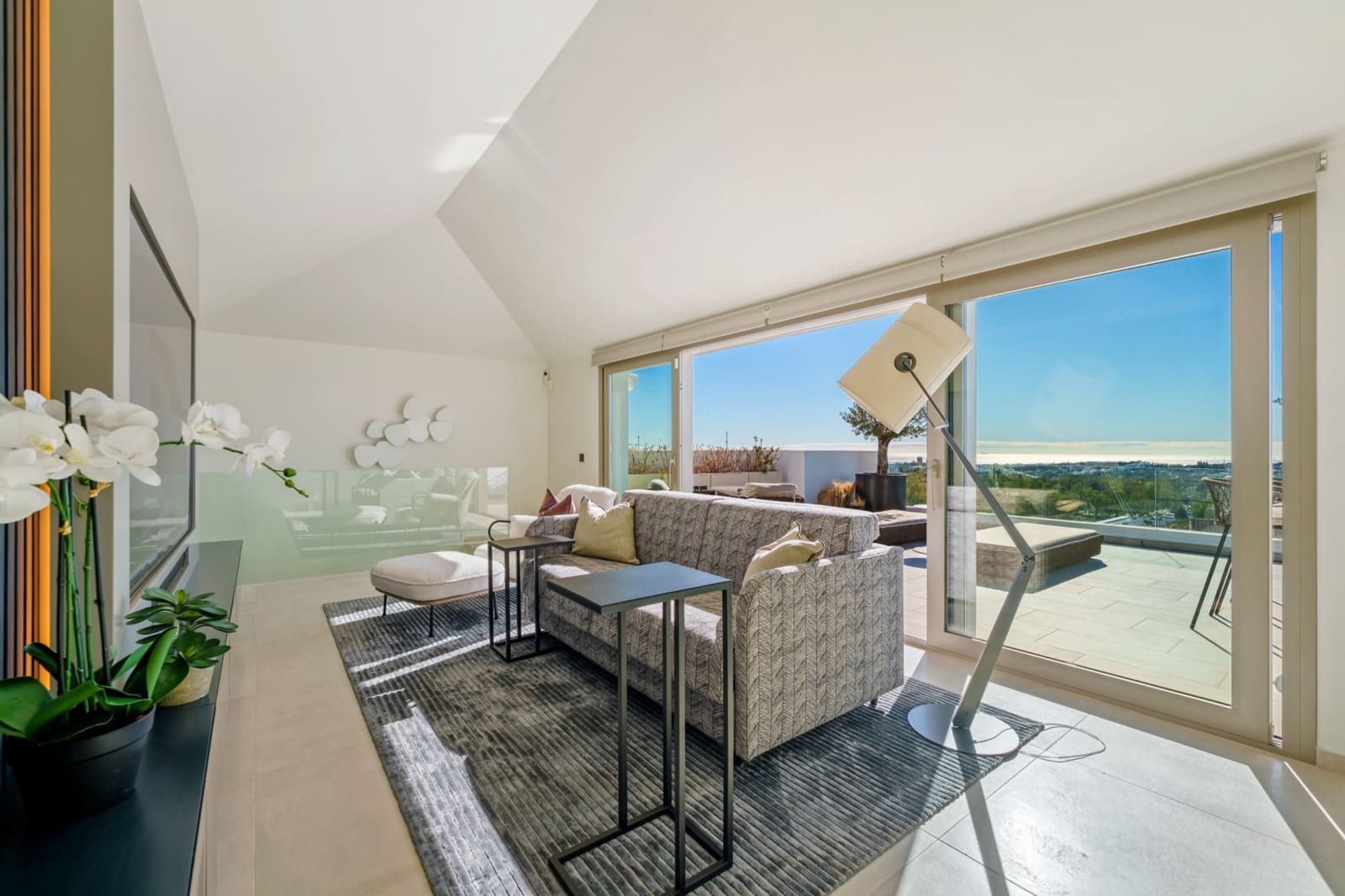 3 slaapkamer Penthouse te huur in Marbella met zwembad garage - € 2.300 (Ref: 10033222)