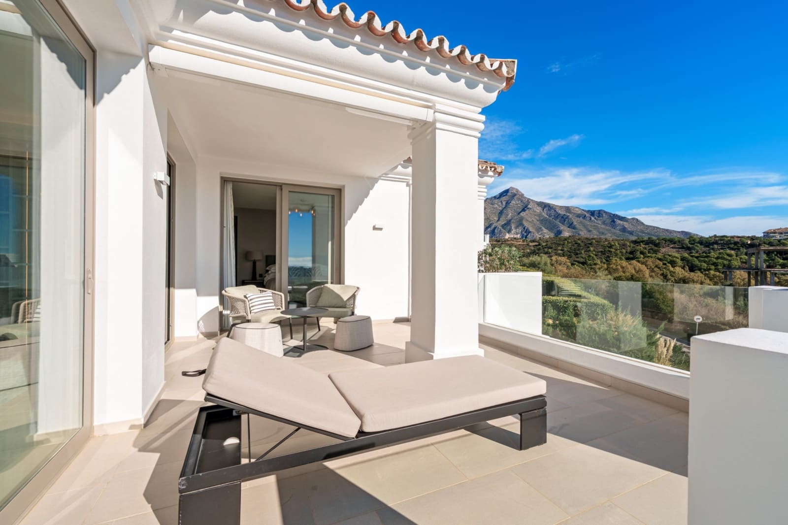 3 slaapkamer Penthouse te huur in Marbella met zwembad garage - € 2.300 (Ref: 10033222)