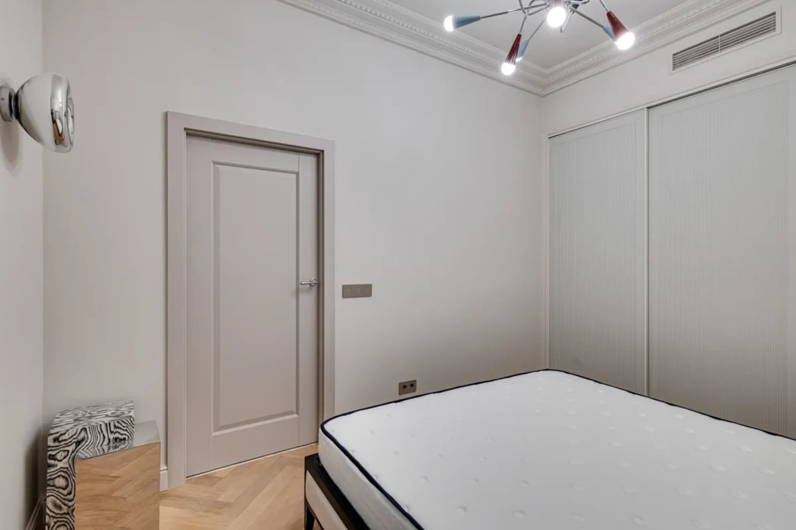 4 soveværelse Lejlighed til leje i Barcelona by - € 1.800 (Ref: 10034590)