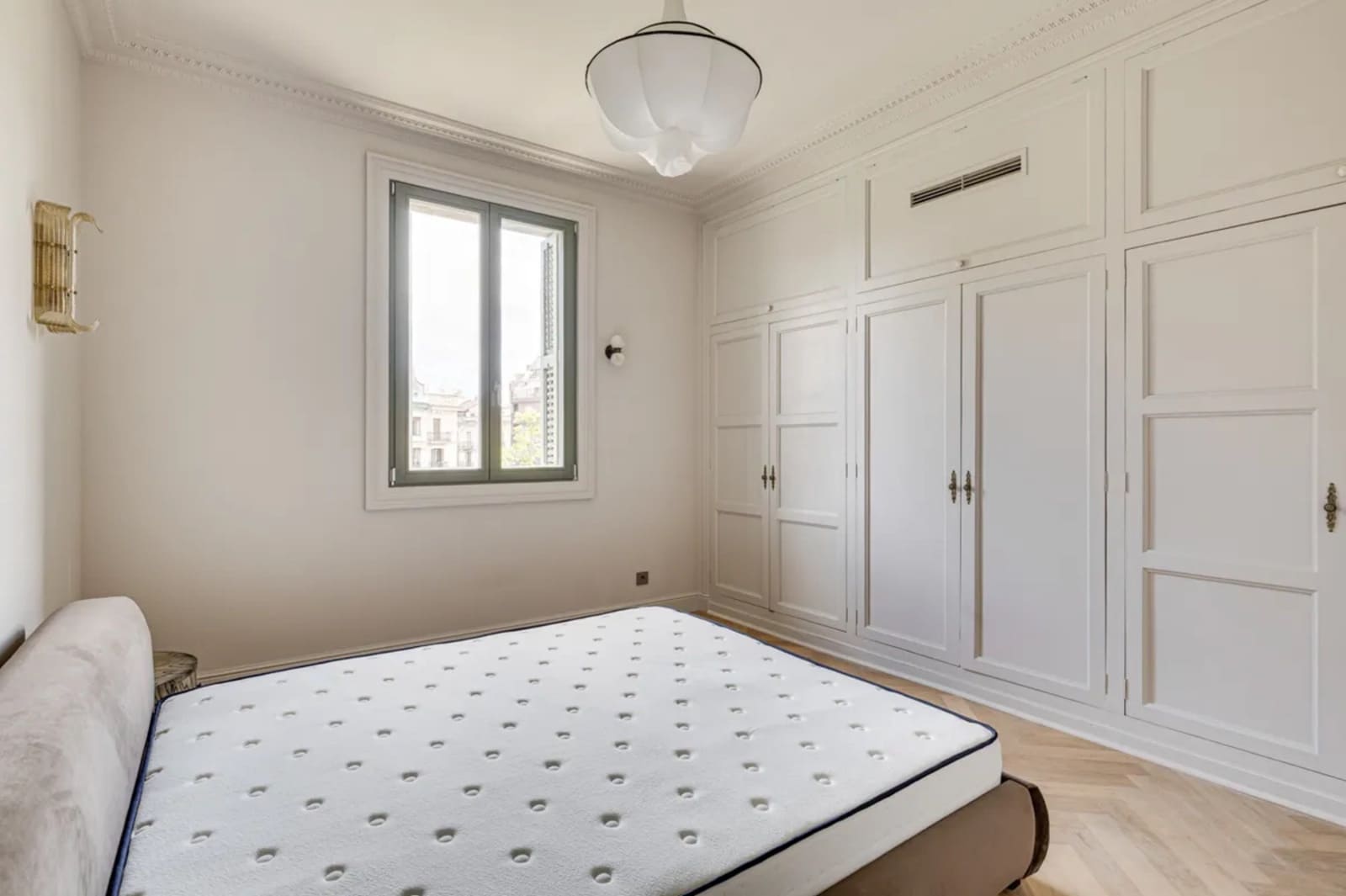 4 soveværelse Lejlighed til leje i Barcelona by - € 1.800 (Ref: 10034590)