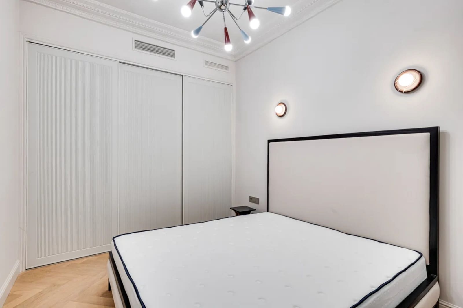 4 soveværelse Lejlighed til leje i Barcelona by - € 1.800 (Ref: 10034590)