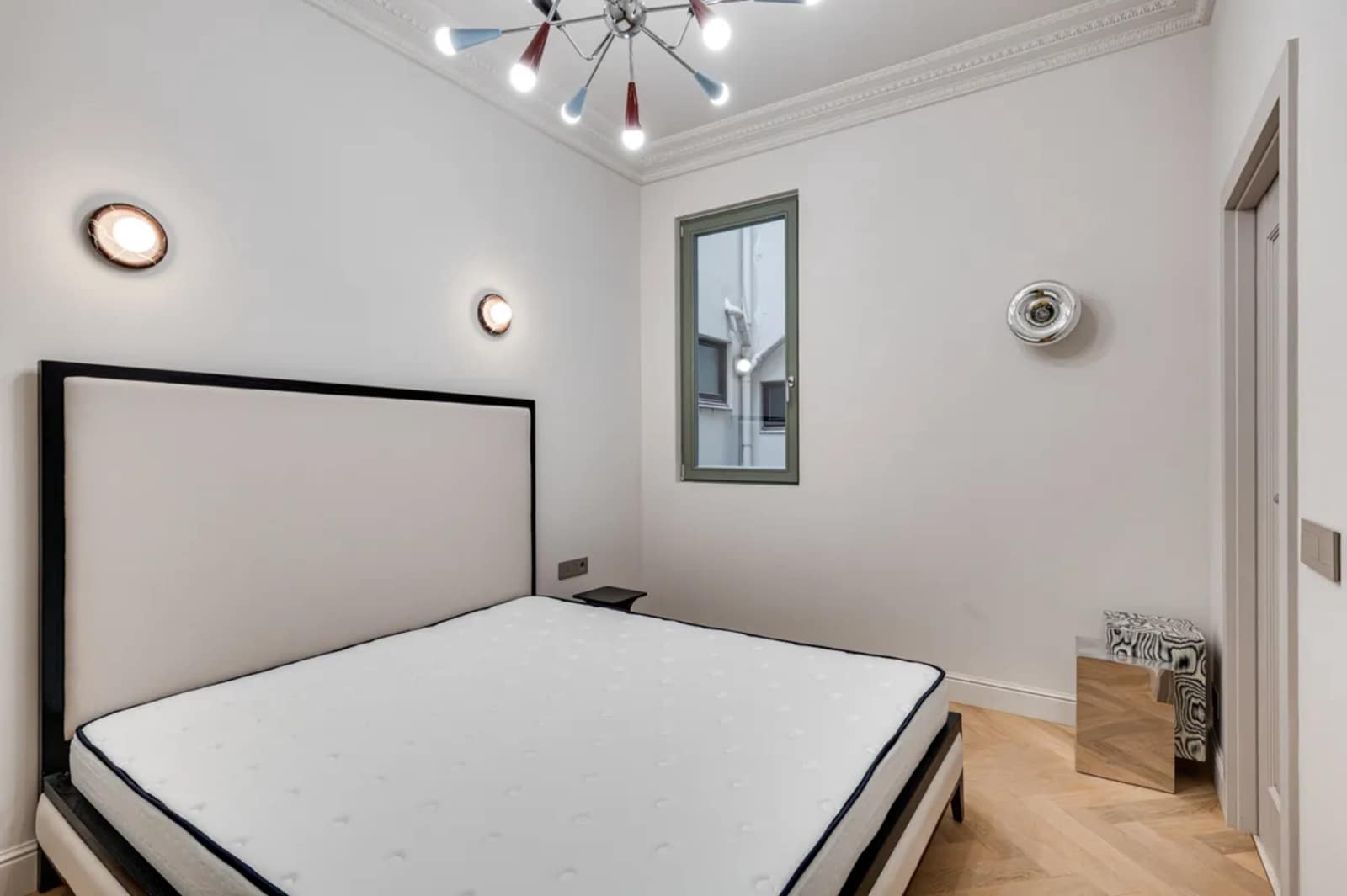 4 soveværelse Lejlighed til leje i Barcelona by - € 1.800 (Ref: 10034590)