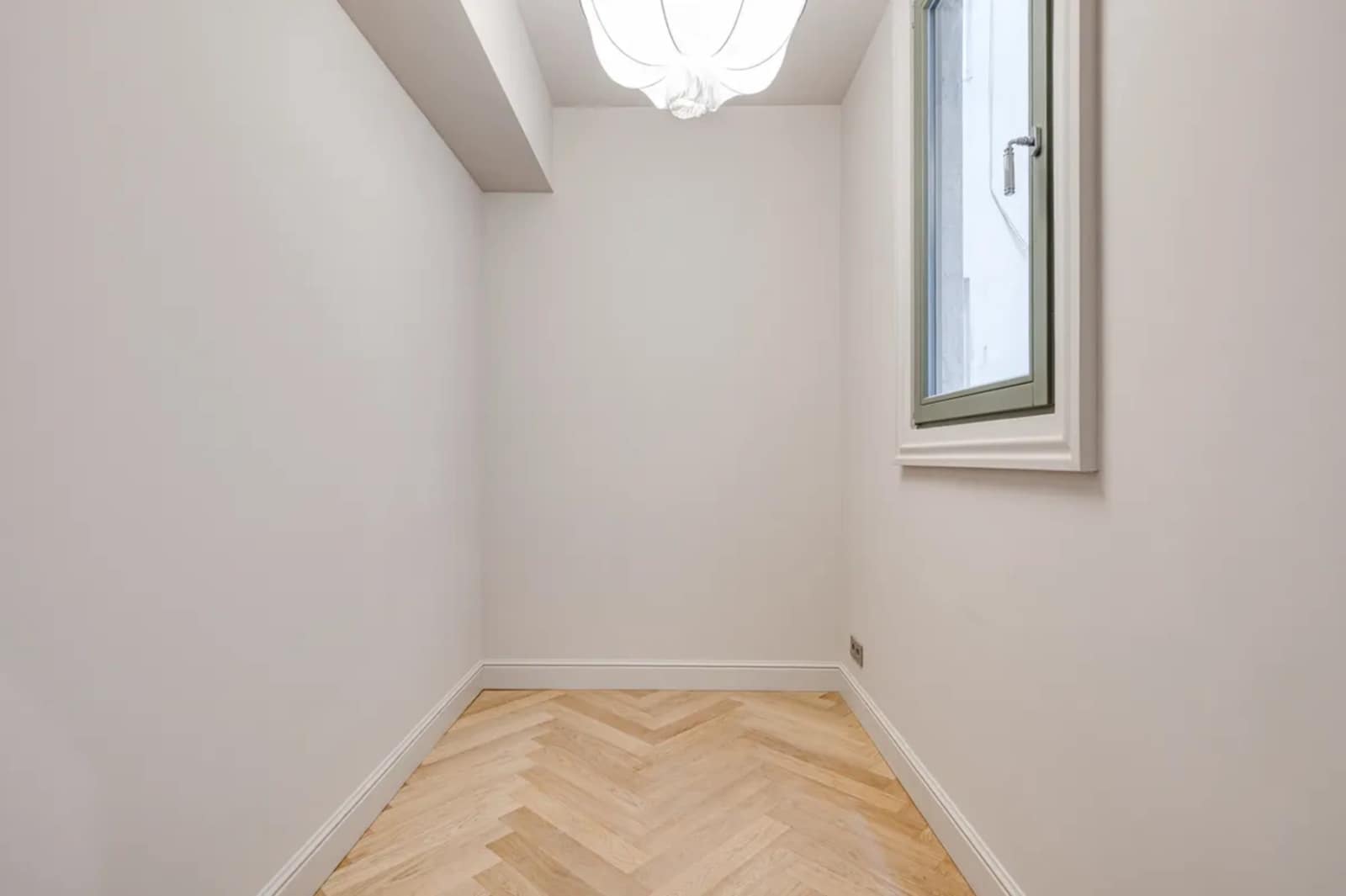 4 soveværelse Lejlighed til leje i Barcelona by - € 1.800 (Ref: 10034590)