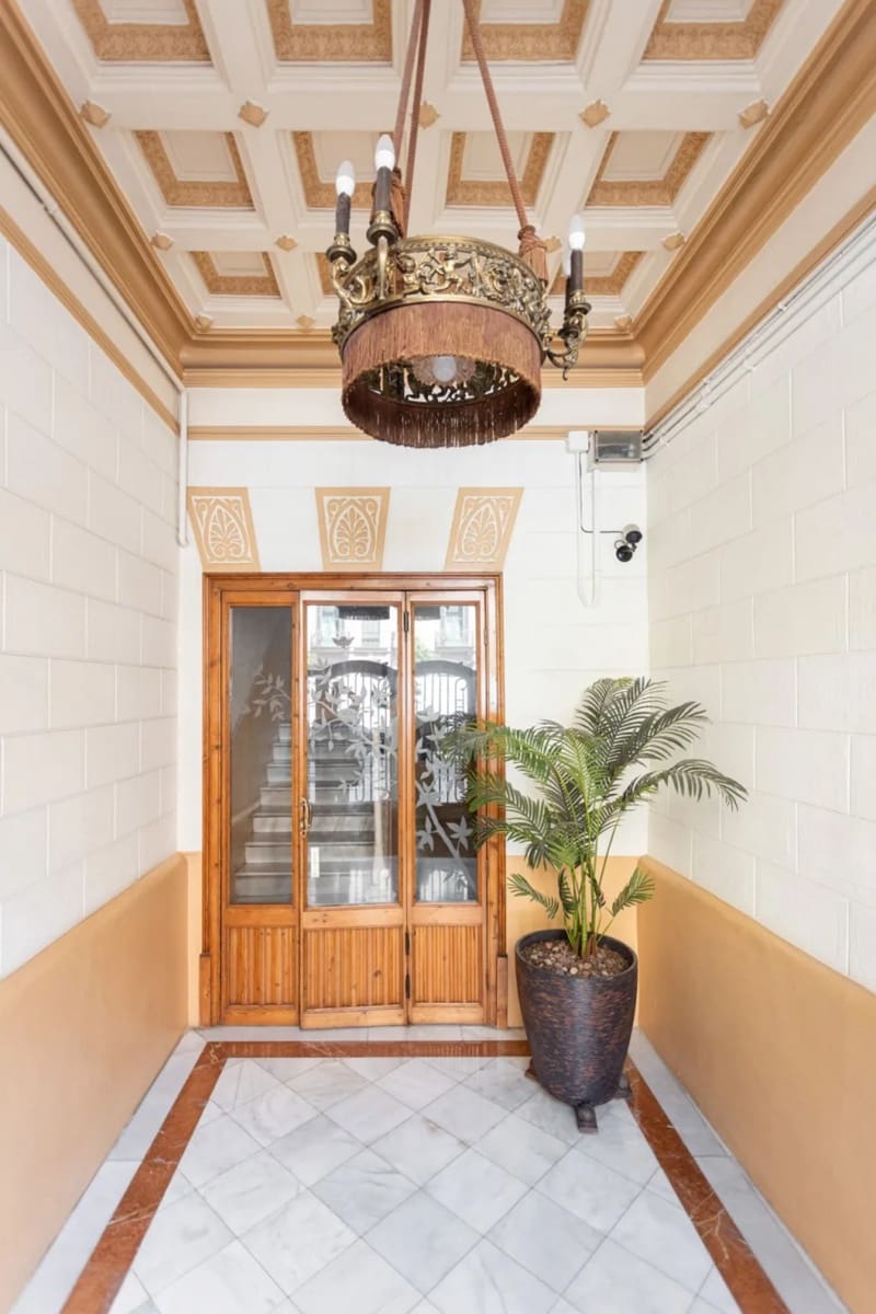 4 slaapkamer Flat te huur in Barcelona stad - € 1.600 (Ref: 10034592)