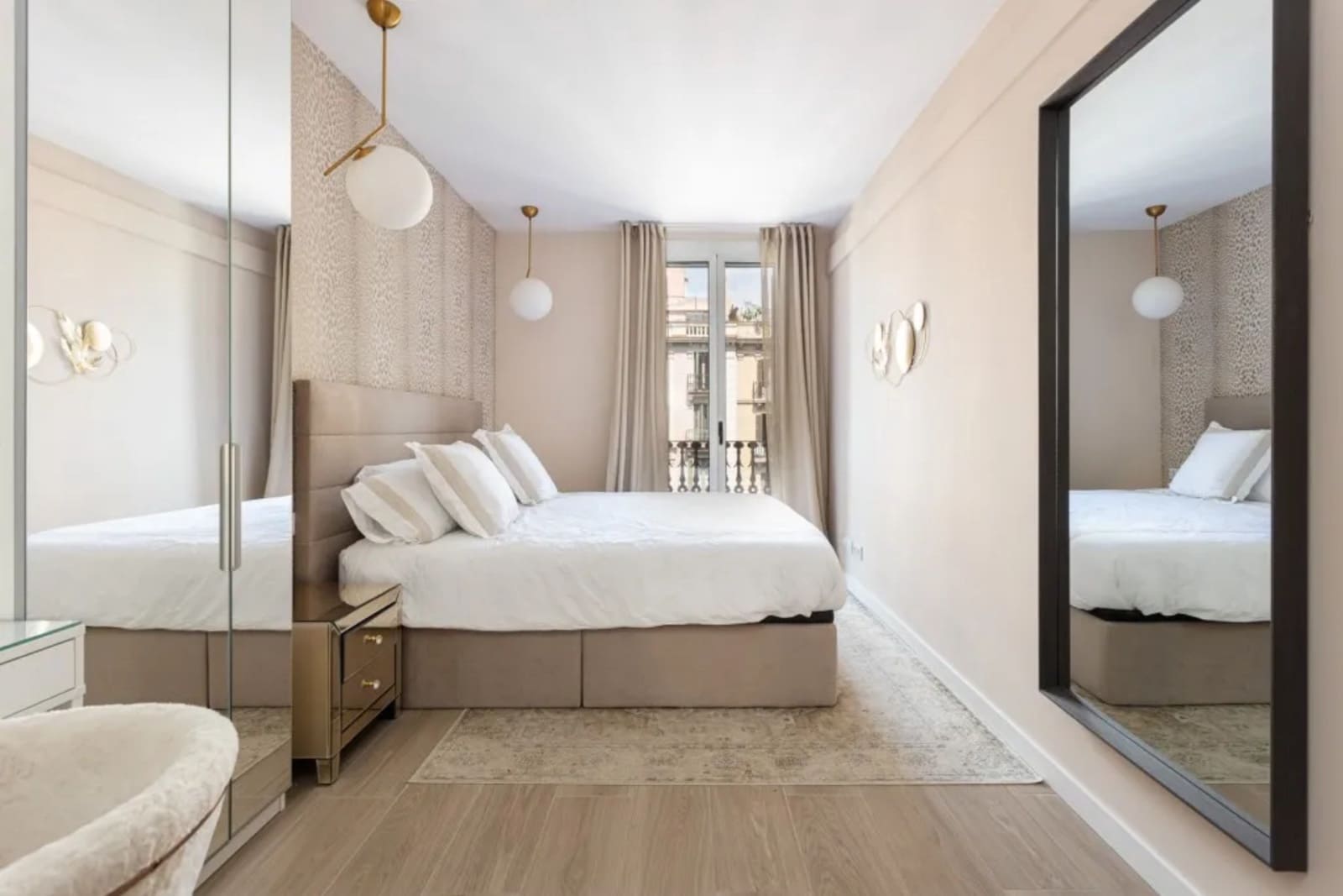 4 slaapkamer Flat te huur in Barcelona stad - € 1.600 (Ref: 10034592)