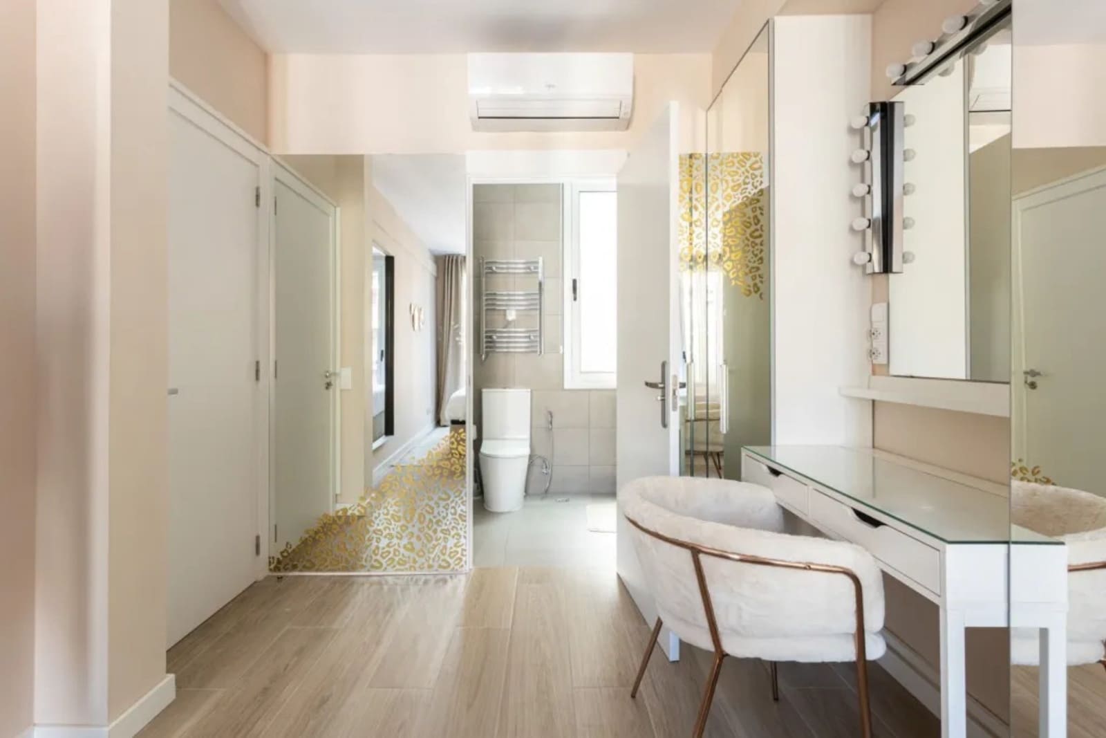 4 slaapkamer Flat te huur in Barcelona stad - € 1.600 (Ref: 10034592)
