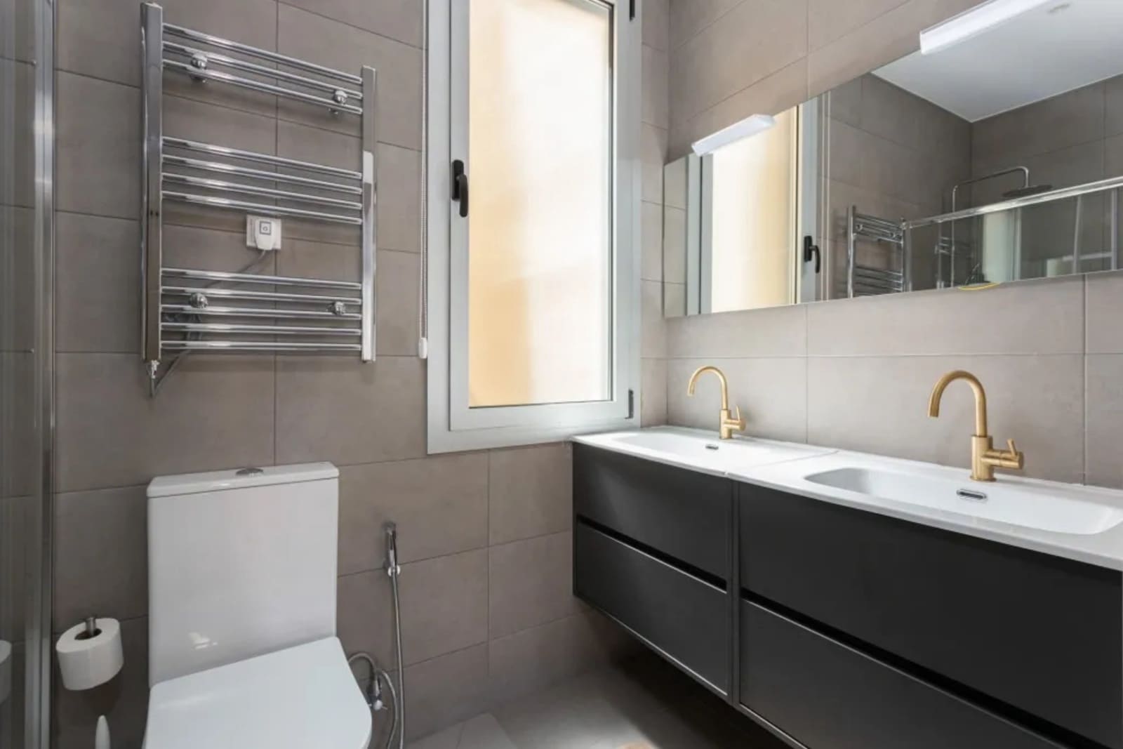 4 slaapkamer Flat te huur in Barcelona stad - € 1.600 (Ref: 10034592)