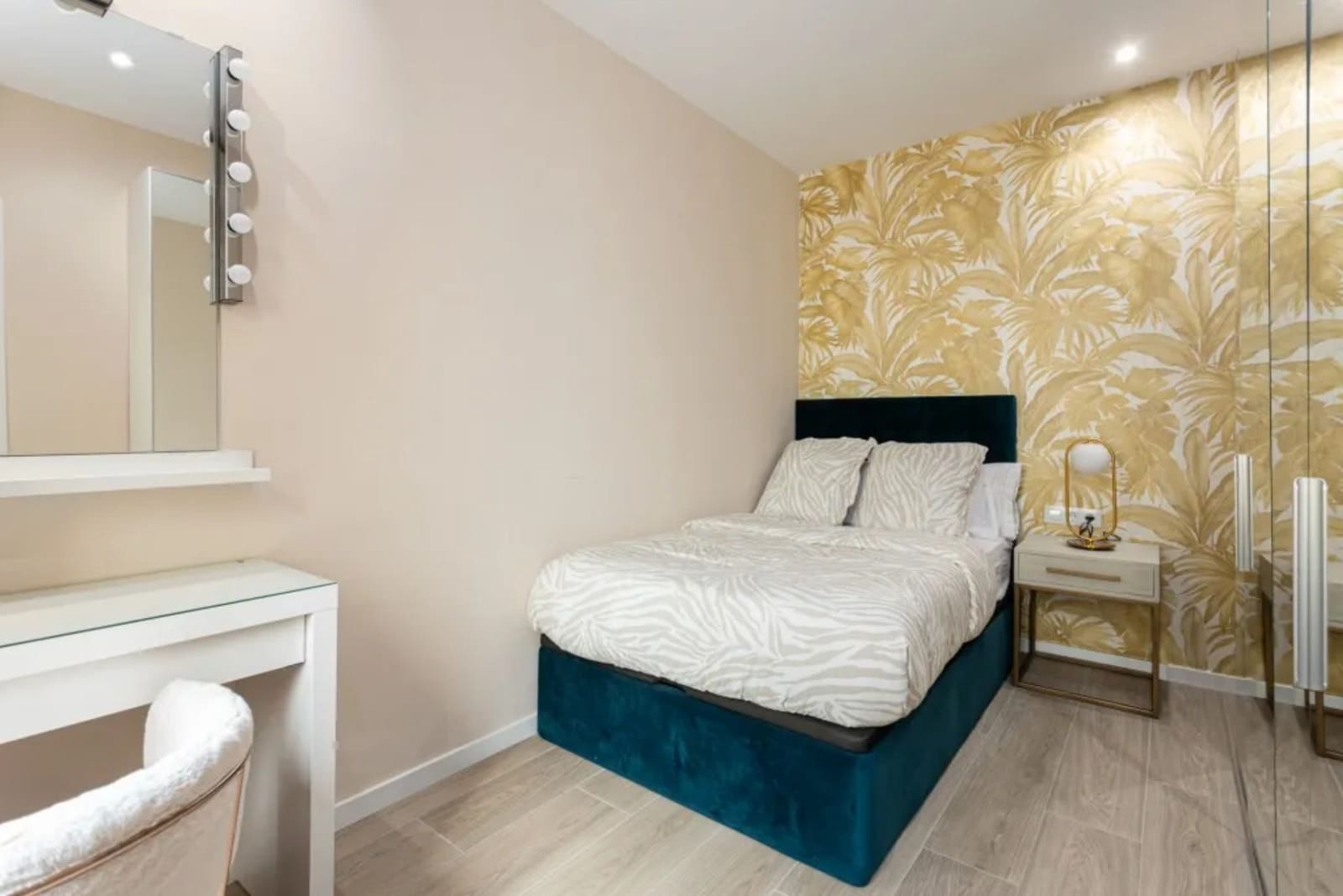 4 slaapkamer Flat te huur in Barcelona stad - € 1.600 (Ref: 10034592)