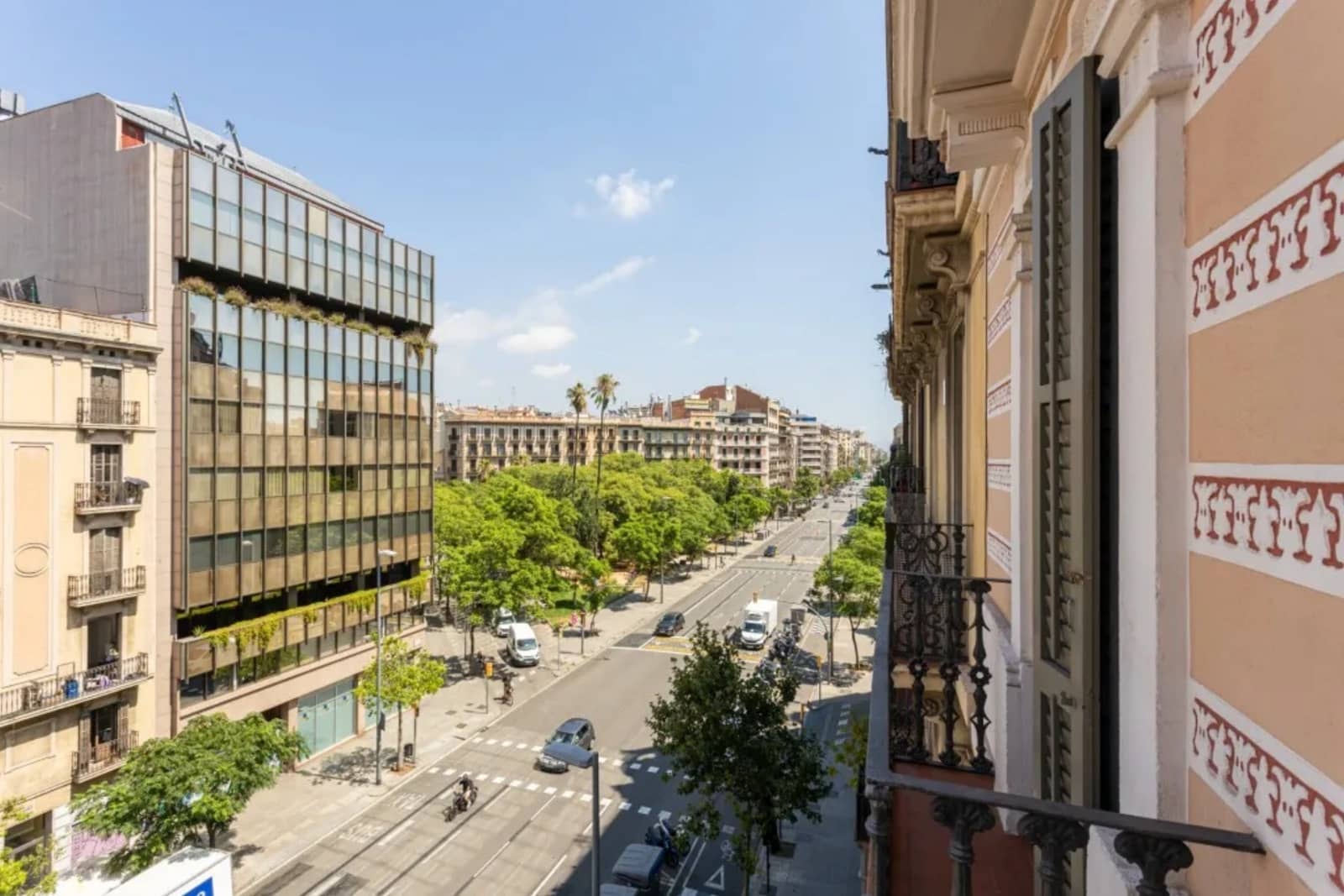 4 slaapkamer Flat te huur in Barcelona stad - € 1.600 (Ref: 10034592)
