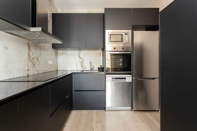 4 slaapkamer Flat te huur in Barcelona stad - € 1.600 (Ref: 10034592)