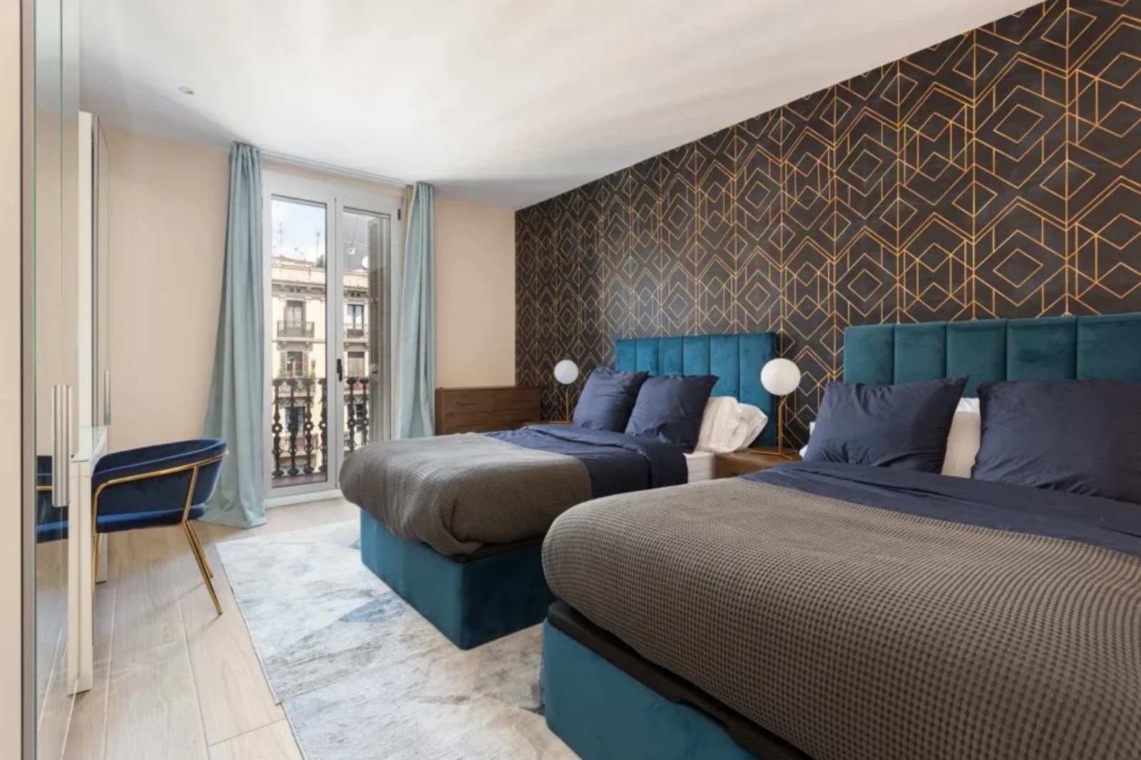 4 slaapkamer Flat te huur in Barcelona stad - € 1.600 (Ref: 10034592)