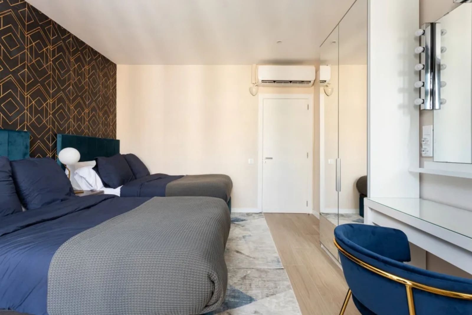 4 slaapkamer Flat te huur in Barcelona stad - € 1.600 (Ref: 10034592)