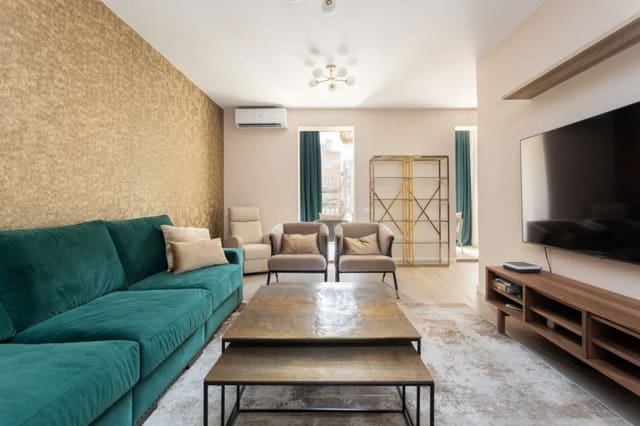 4 slaapkamer Flat te huur in Barcelona stad - € 1.600 (Ref: 10034592)